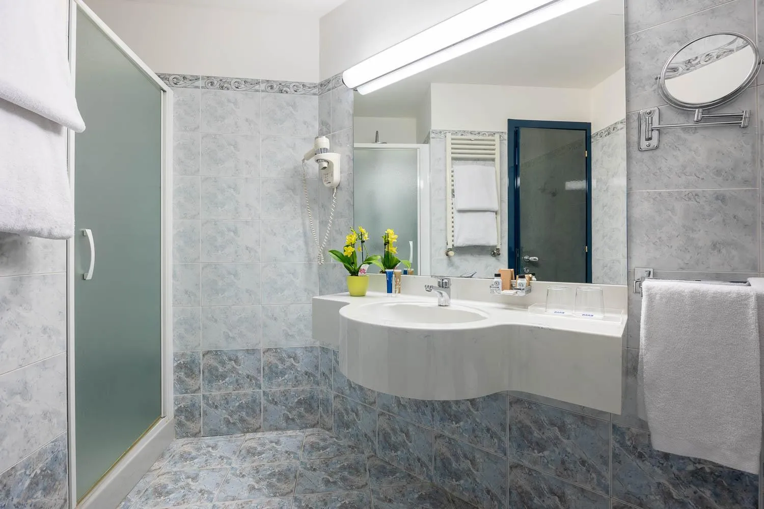 Shower in iH Hotels Milano Ambasciatori