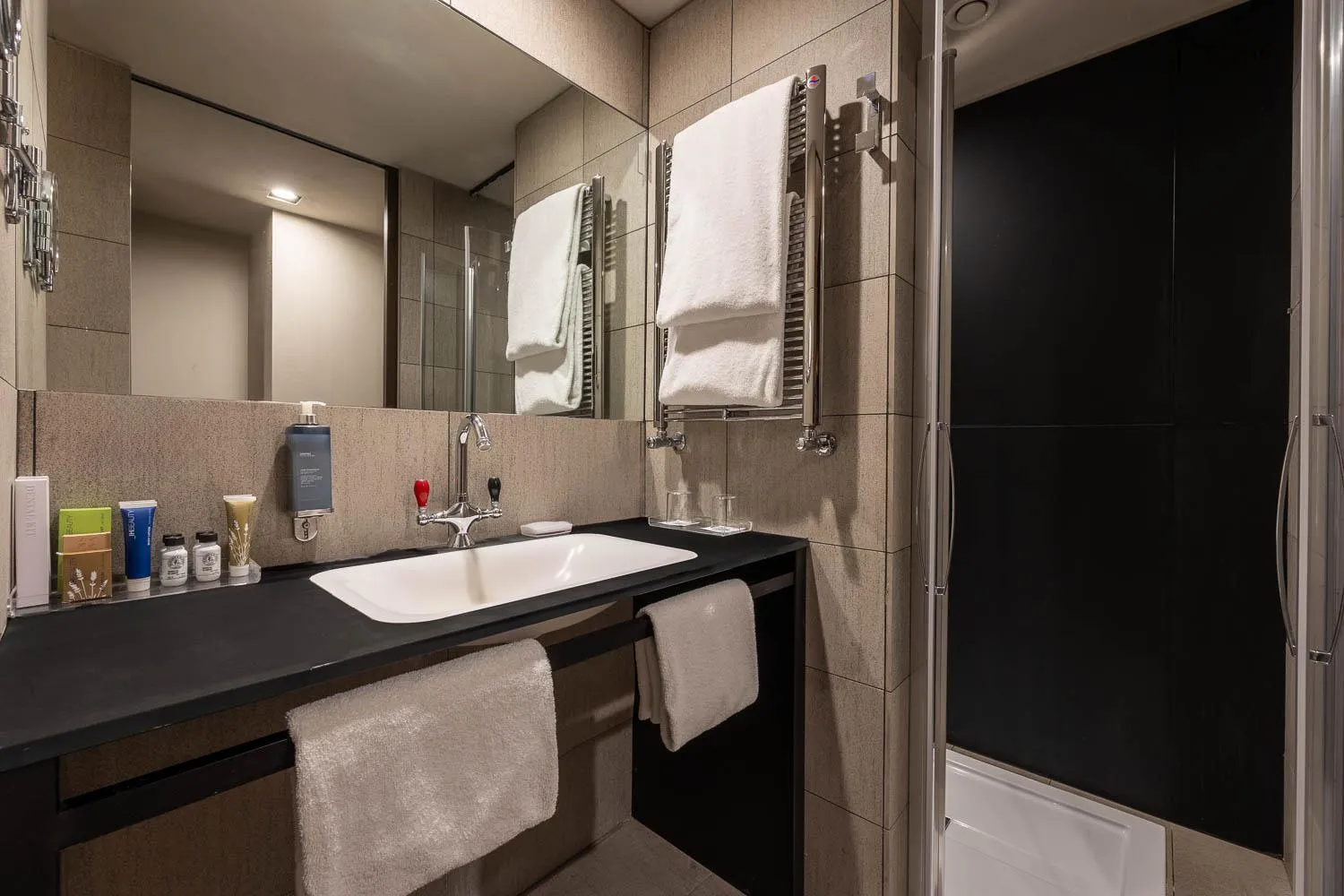 Shower in iH Hotels Milano Ambasciatori