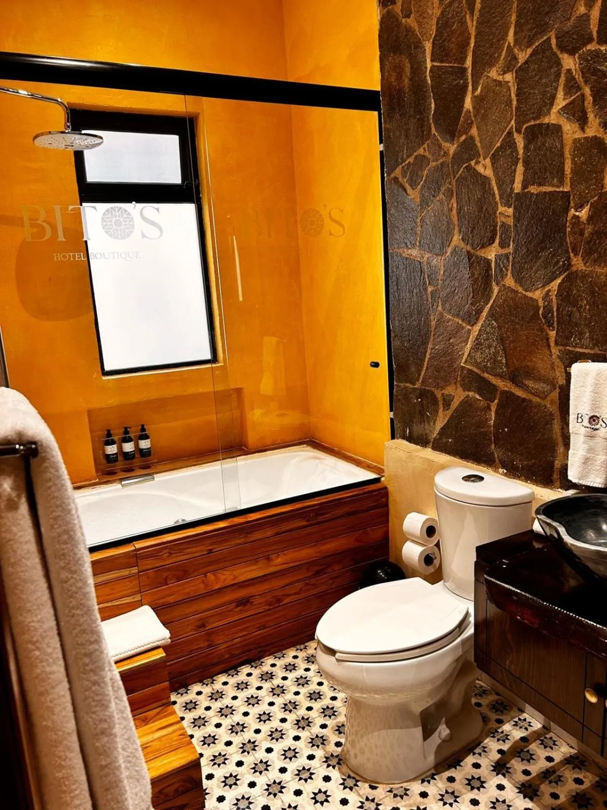 Shower in Bito's Hotel Boutique