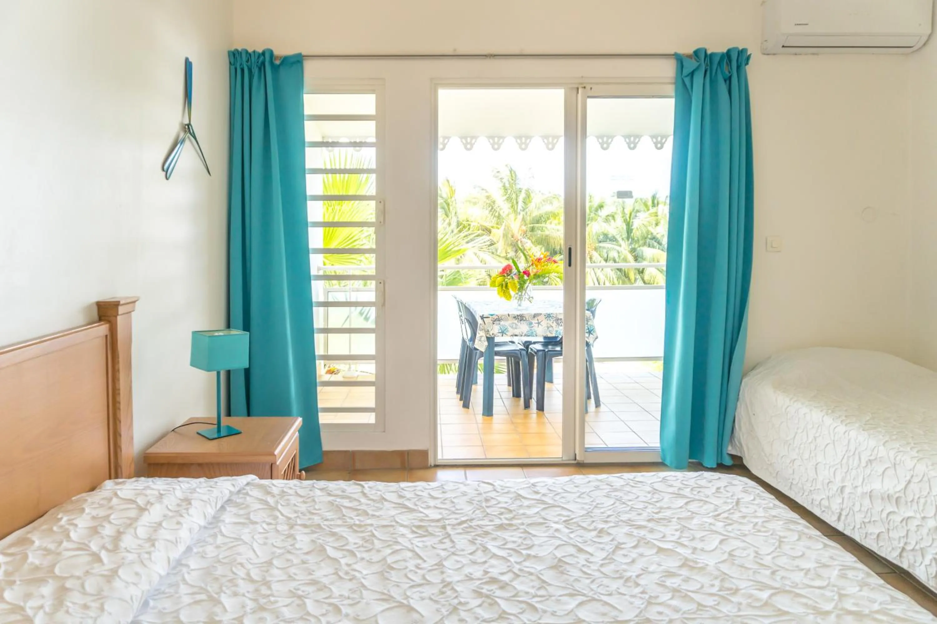 Photo of the whole room, Bed in Residence Les Cayalines