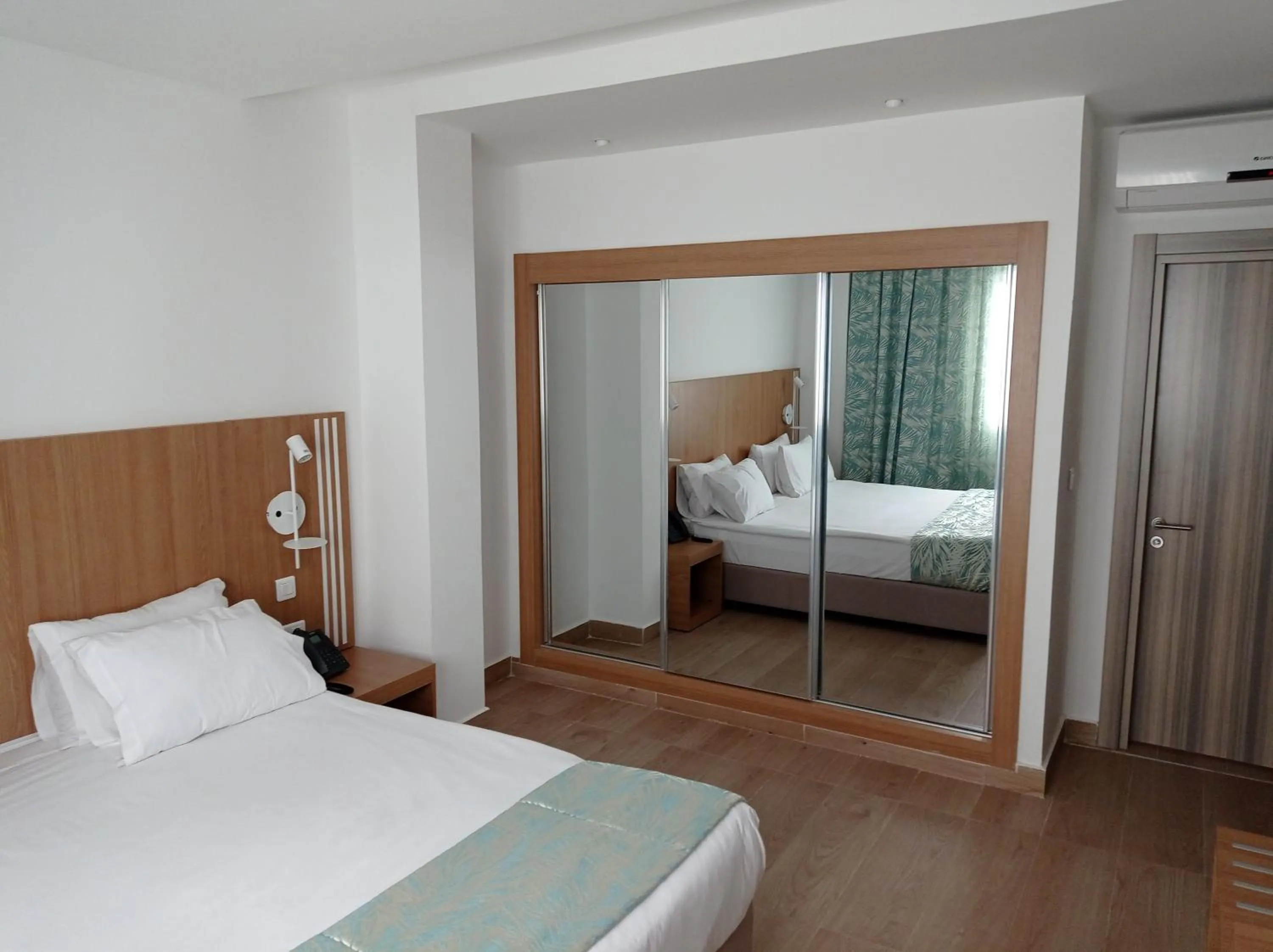 Bedroom, Bed in Hotel Delphin-Nouadhibou