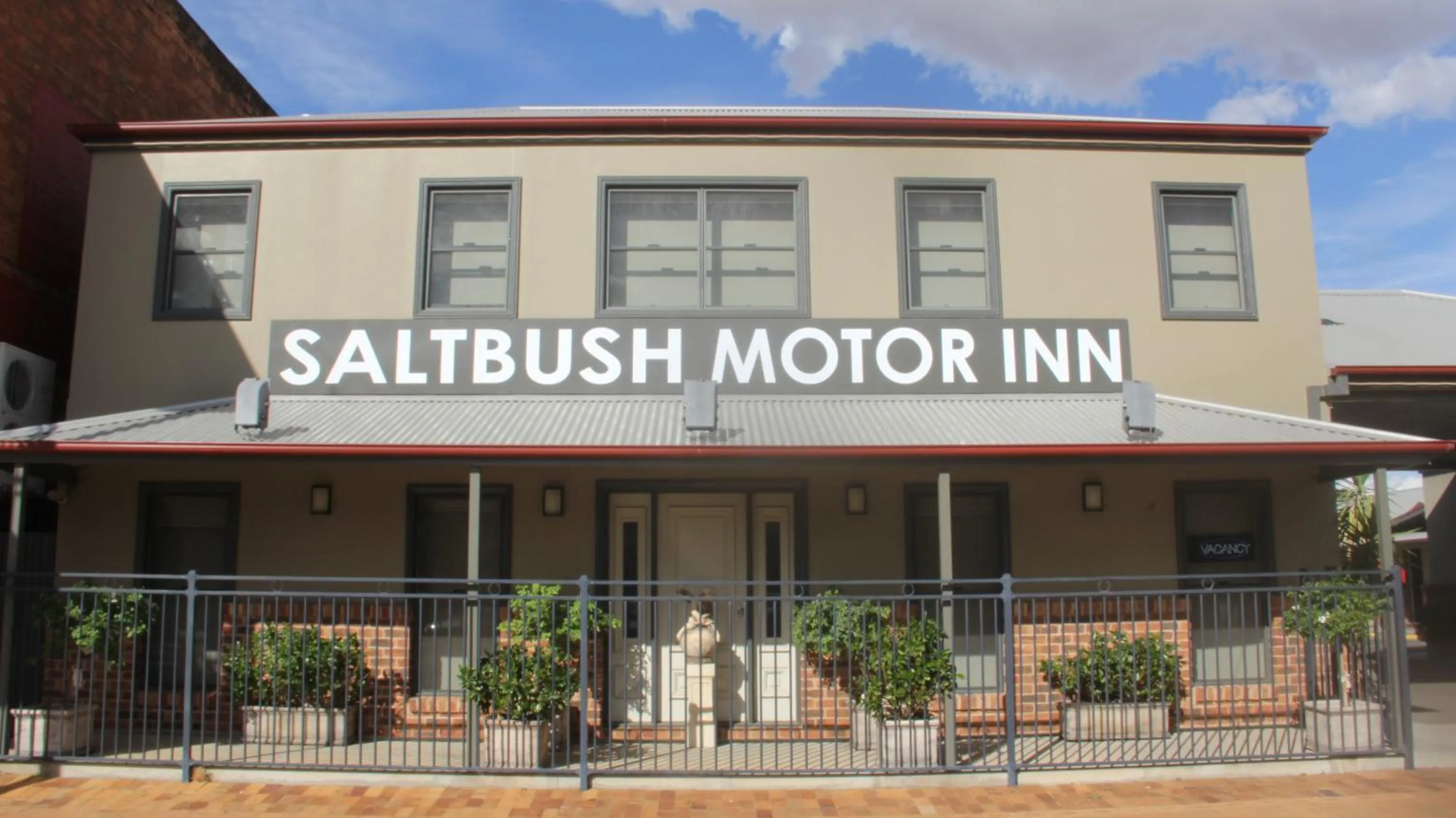 Facade/entrance in The Saltbush Motor Inn