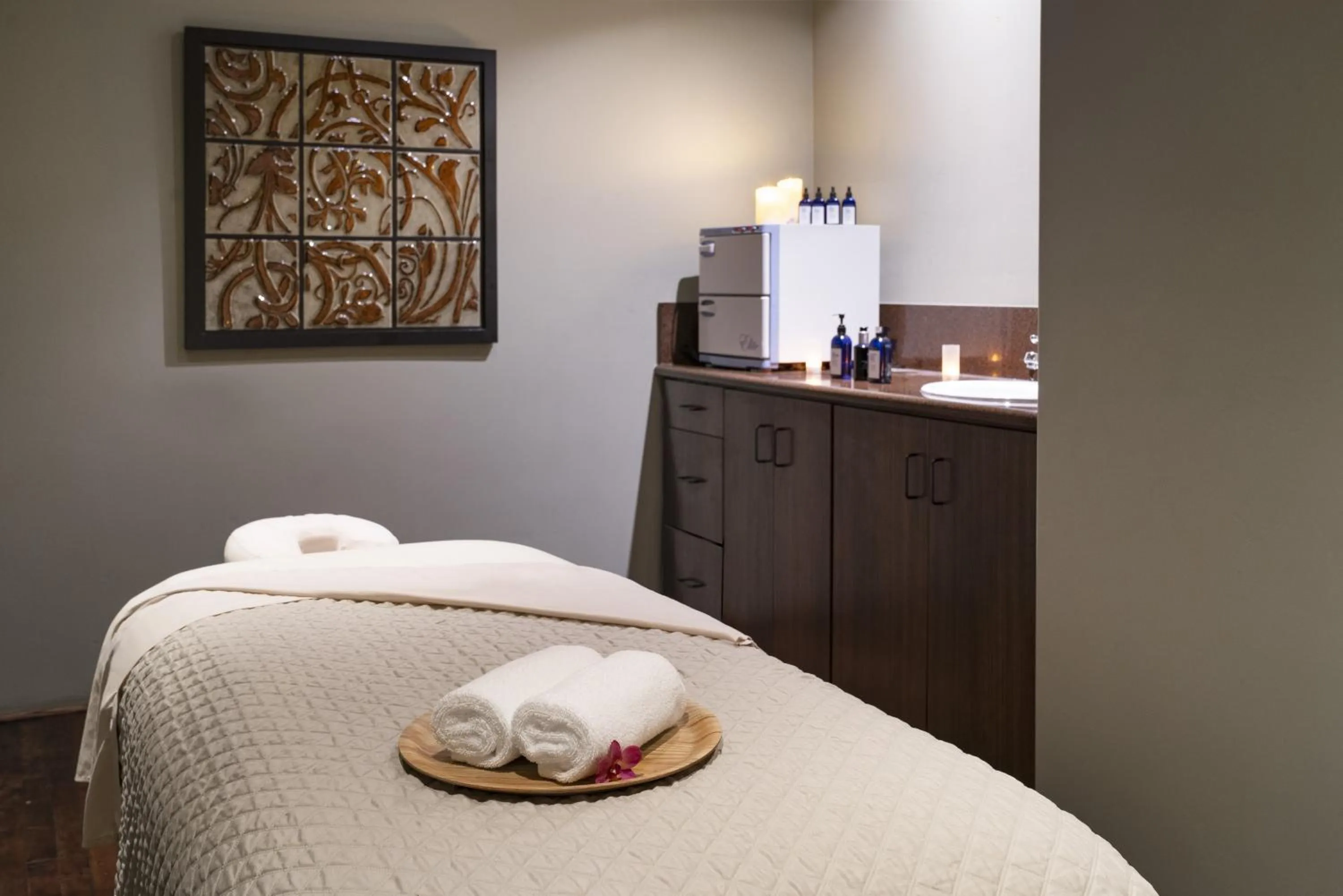 Massage in La Casa Del Zorro Resort & Spa