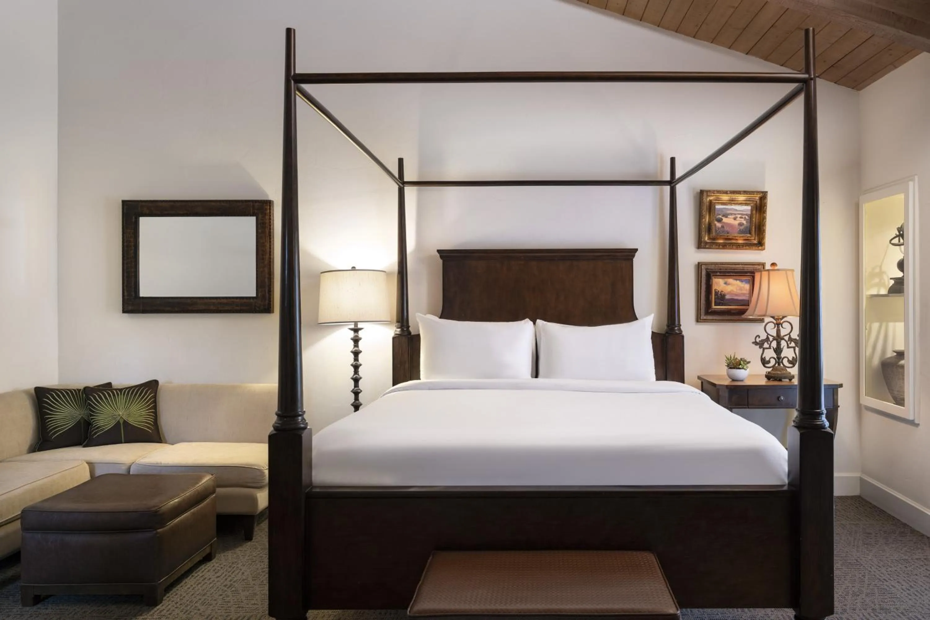 Bedroom in La Casa Del Zorro Resort & Spa