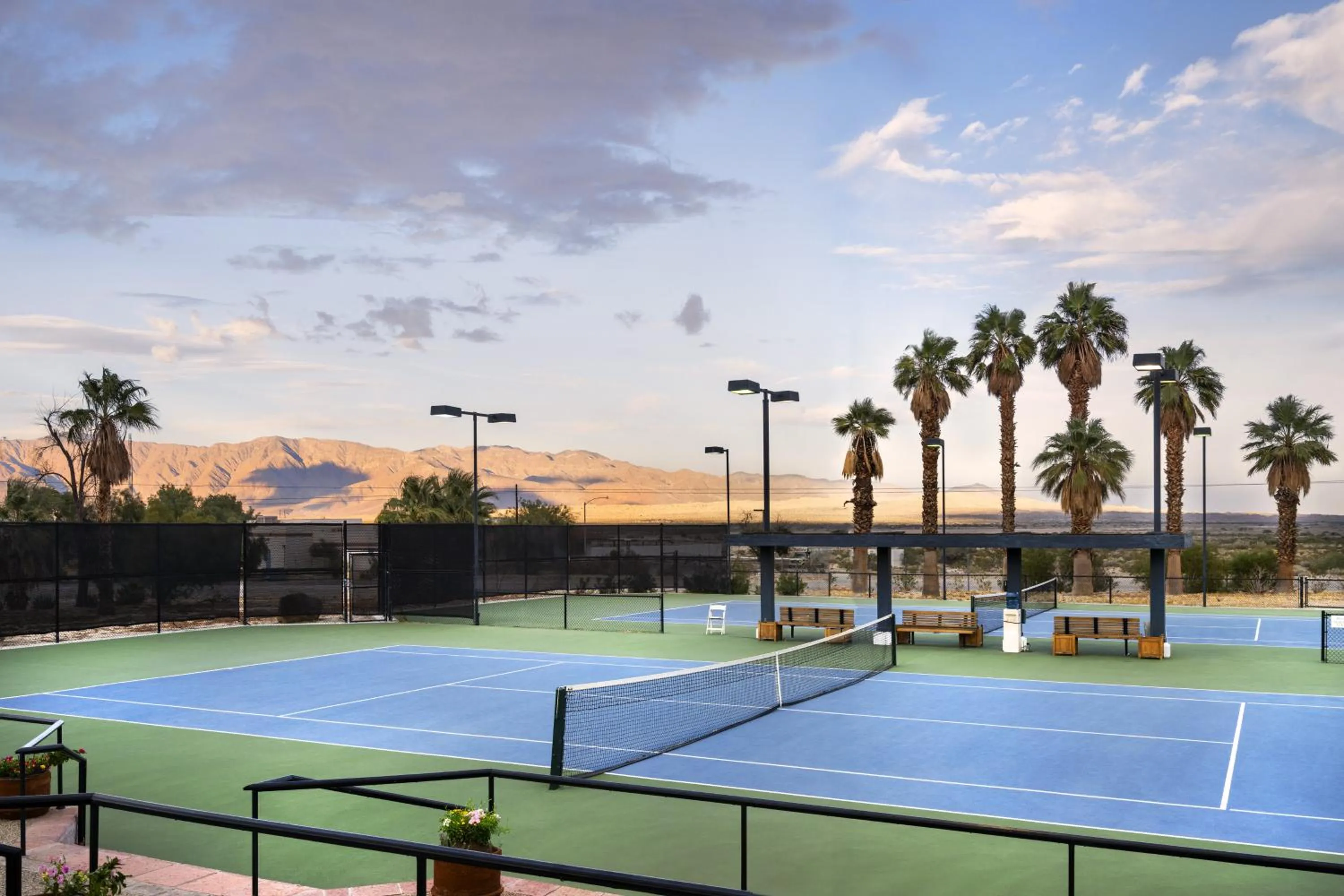 Tennis court in La Casa Del Zorro Resort & Spa