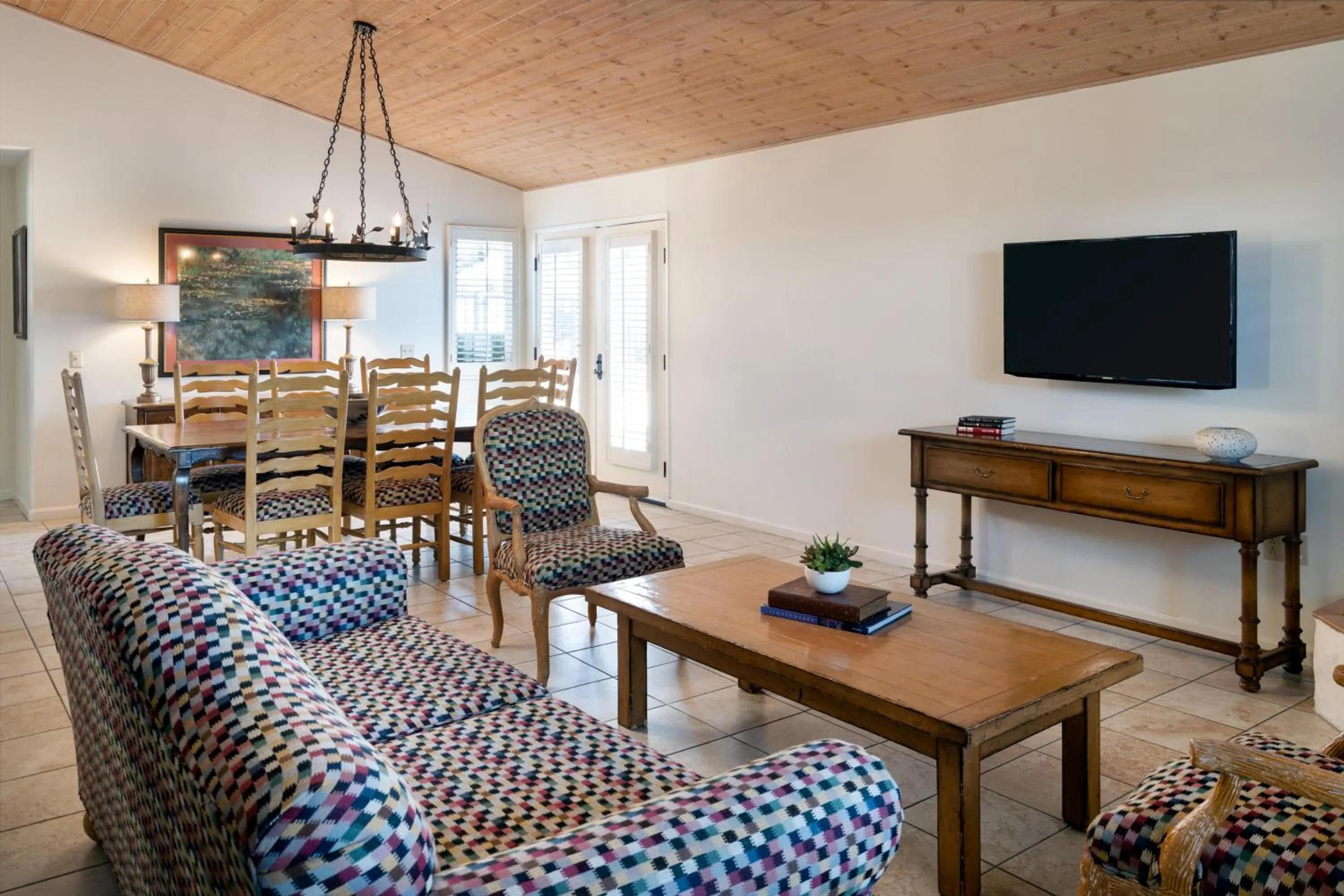 Living room in La Casa Del Zorro Resort & Spa