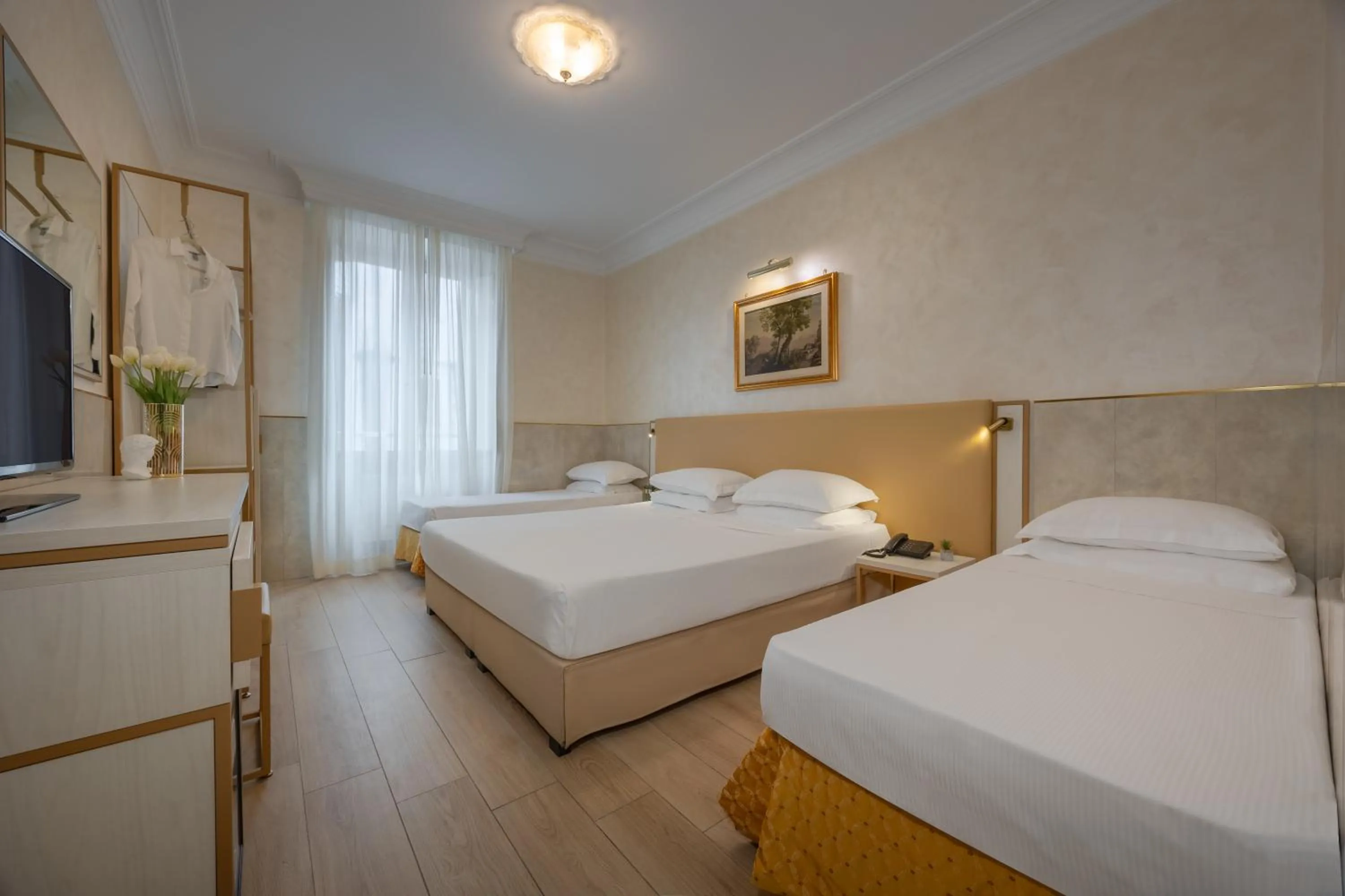 Photo of the whole room, Bed in Hotel Palladium Palace