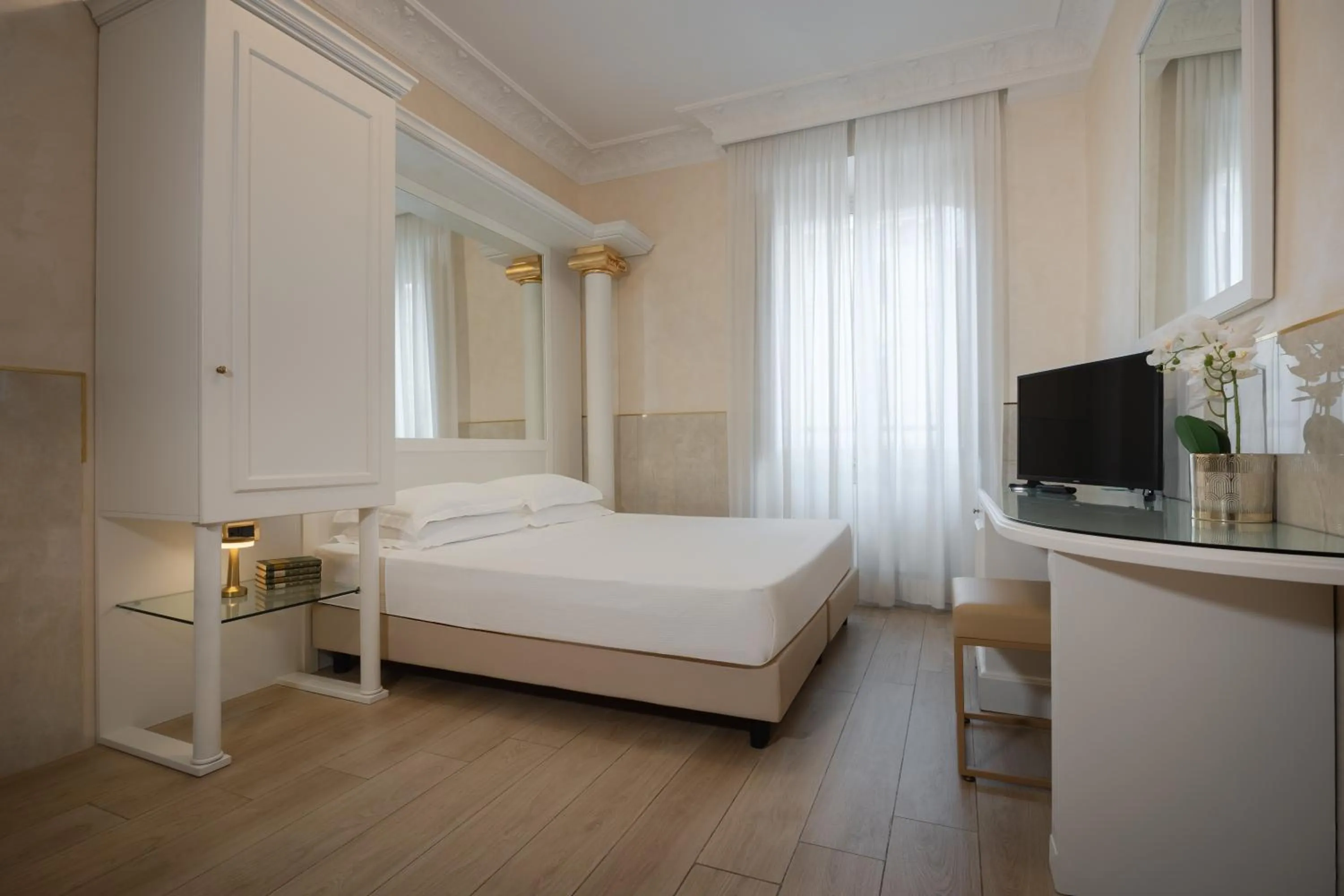 Bed in Hotel Palladium Palace