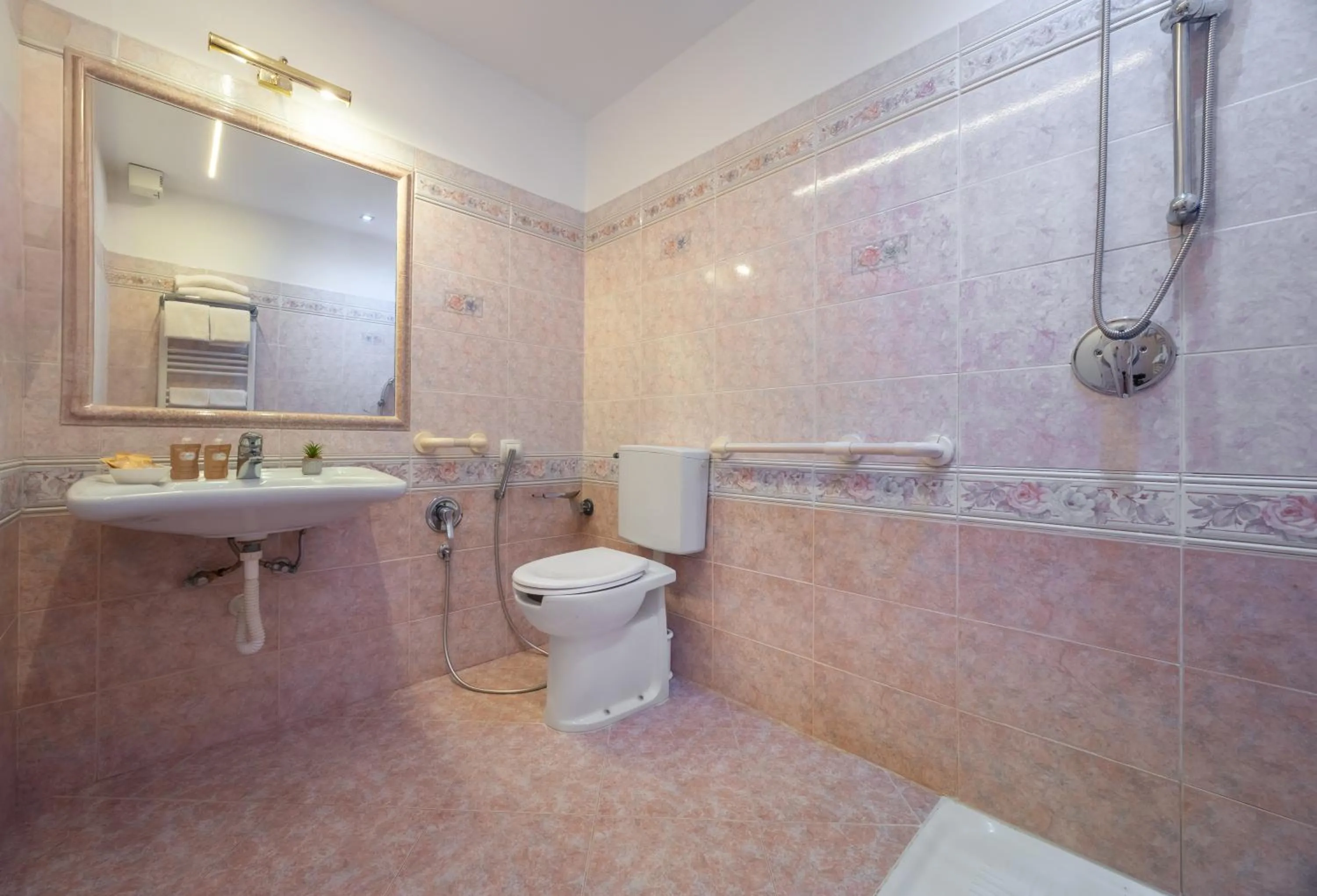 Shower in Hotel Palladium Palace