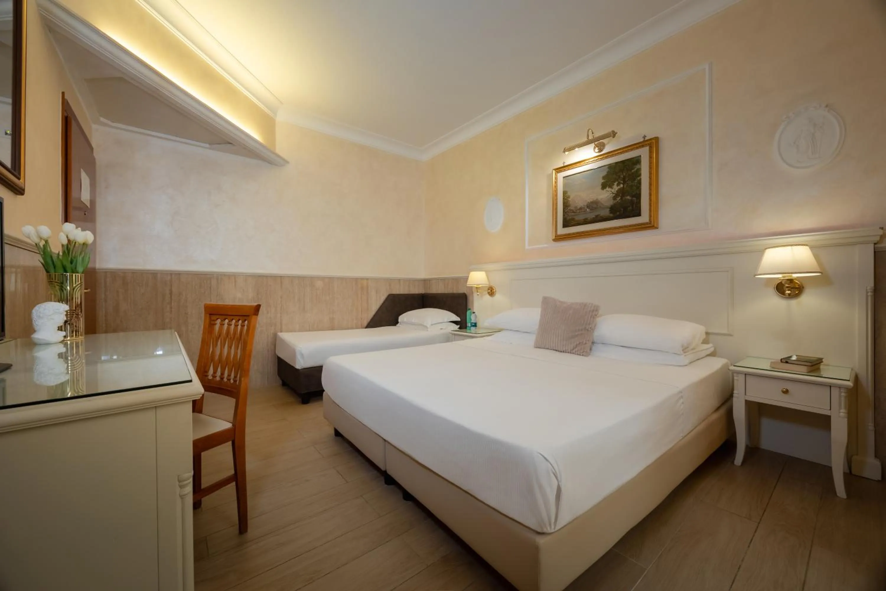 Photo of the whole room, Bed in Hotel Palladium Palace