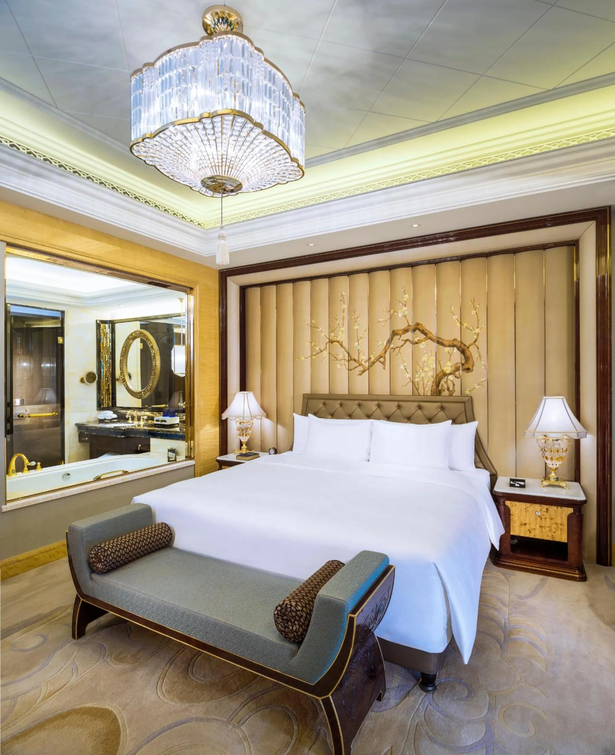 Bed in Wanda Reign Wuhan