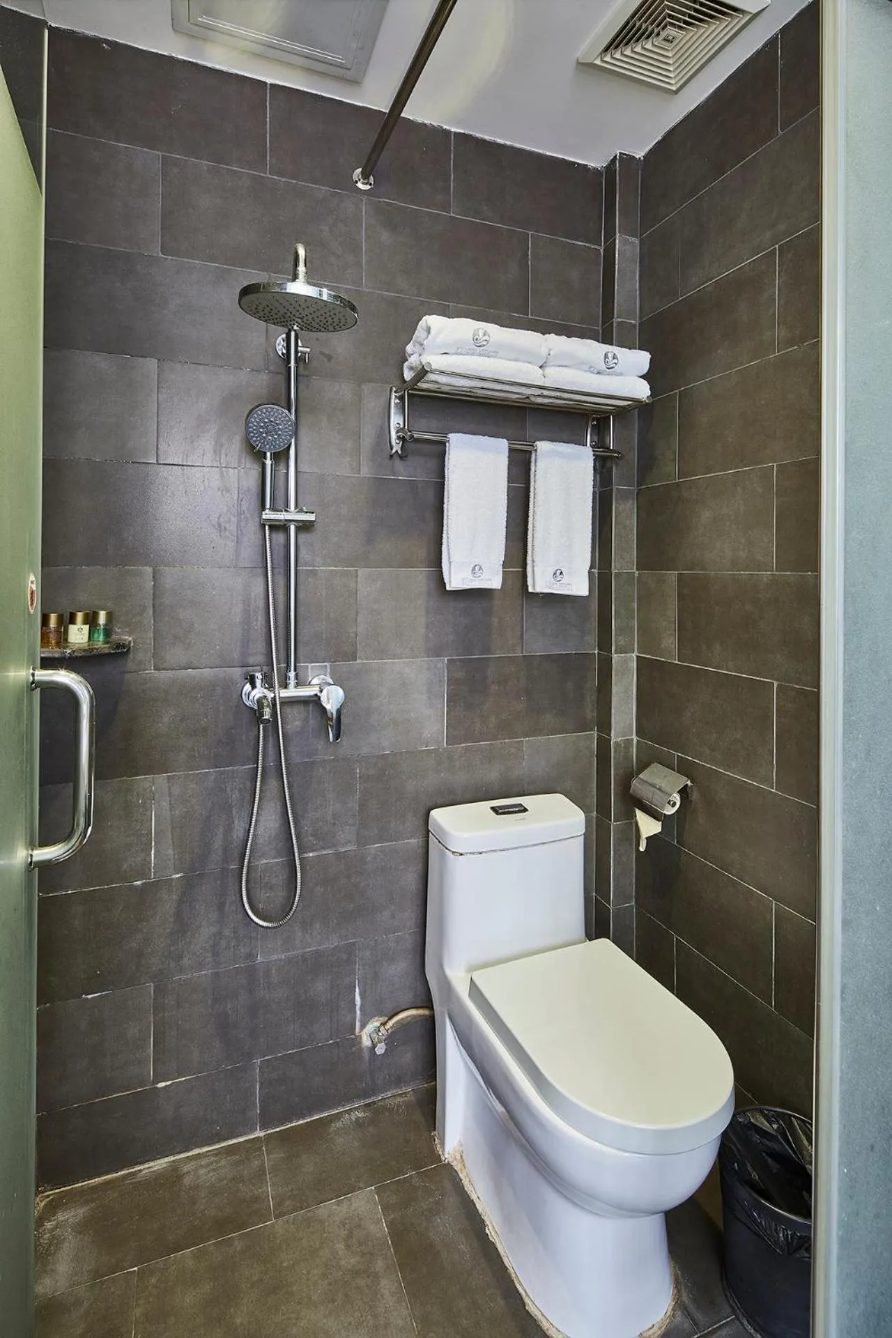 Shower in Insail Hotels Guangzhou XiMenKou Subway Station Branch