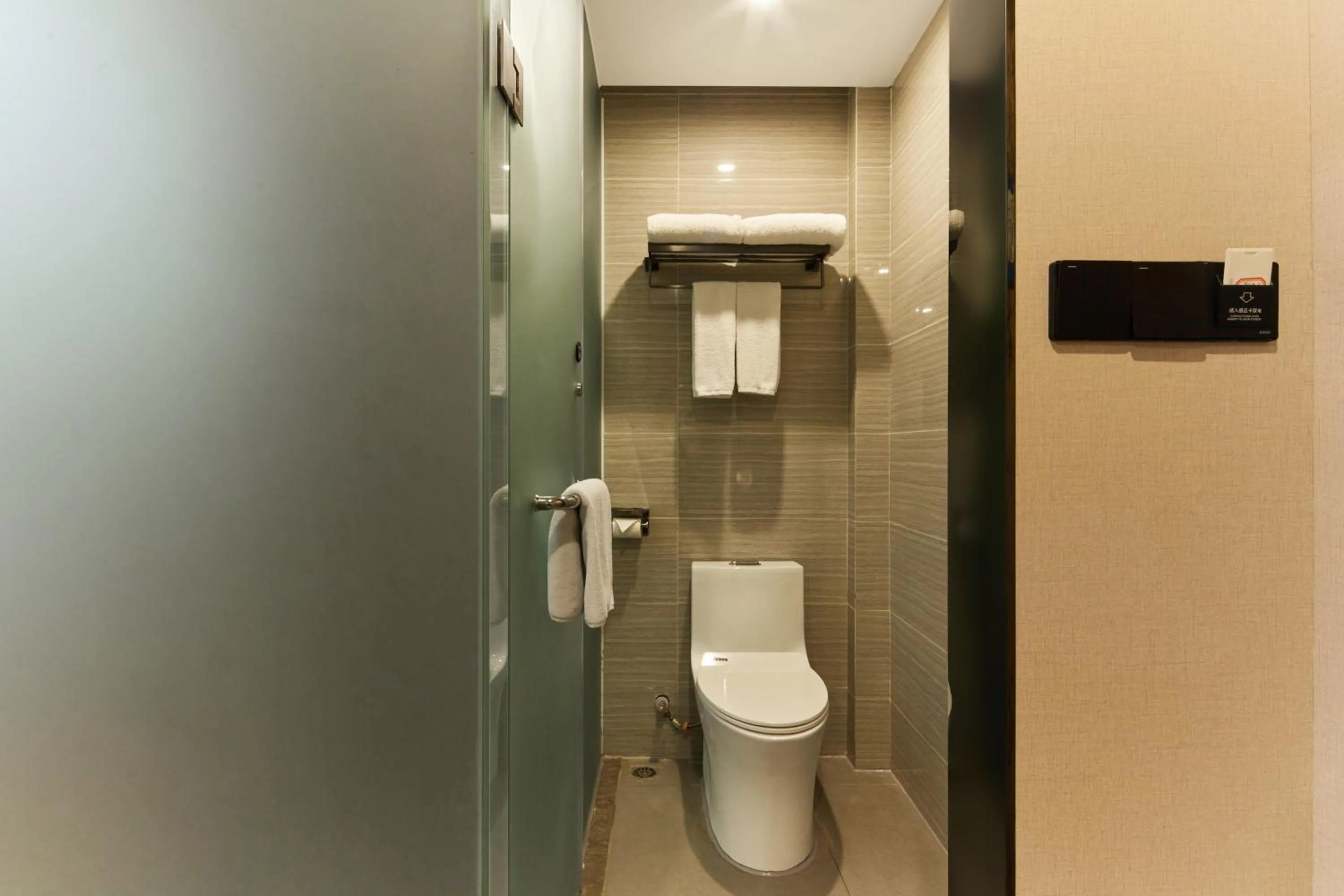 Toilet in Insail Hotels Guangzhou XiMenKou Subway Station Branch