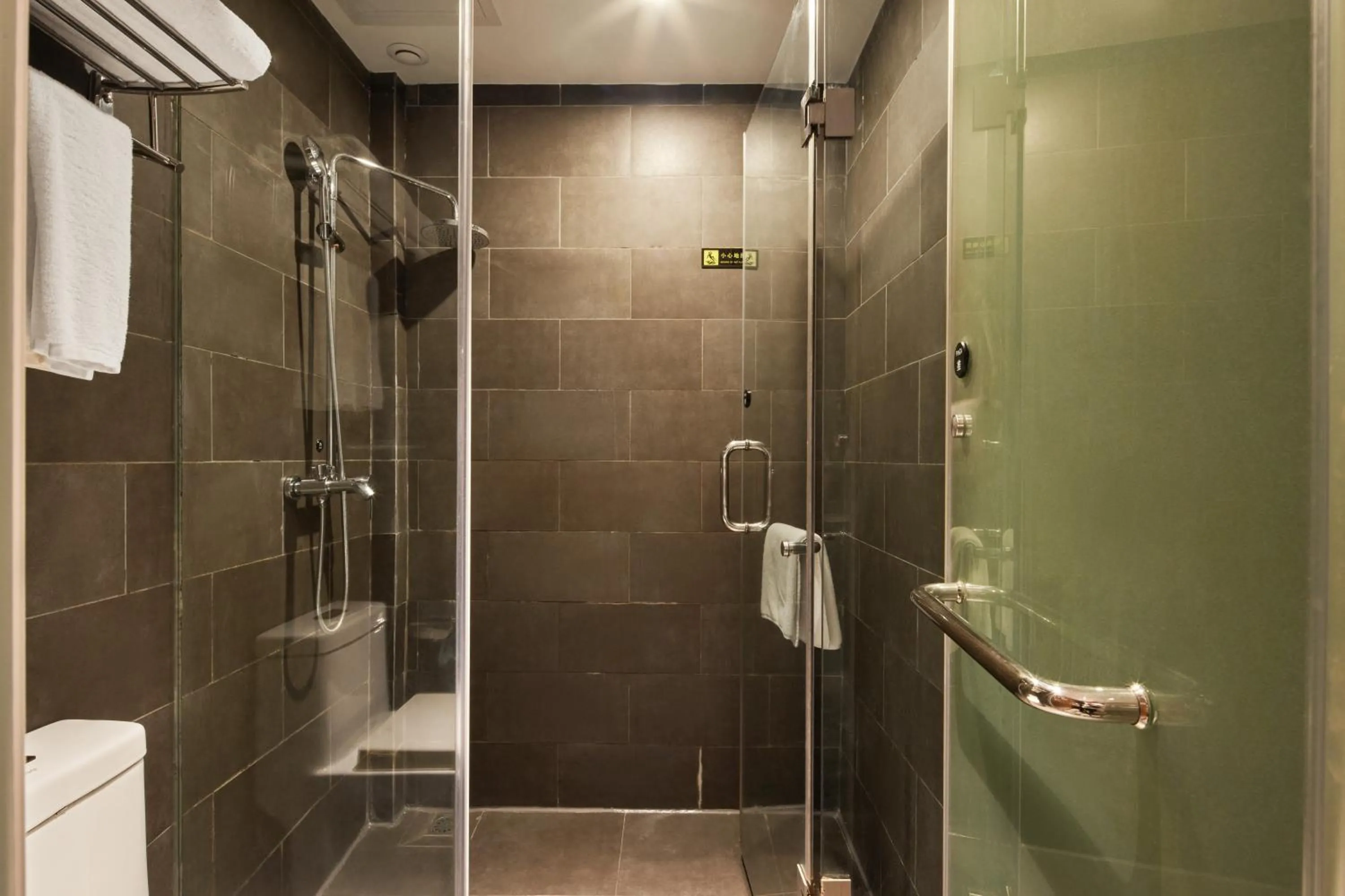 Shower in Insail Hotels Guangzhou XiMenKou Subway Station Branch