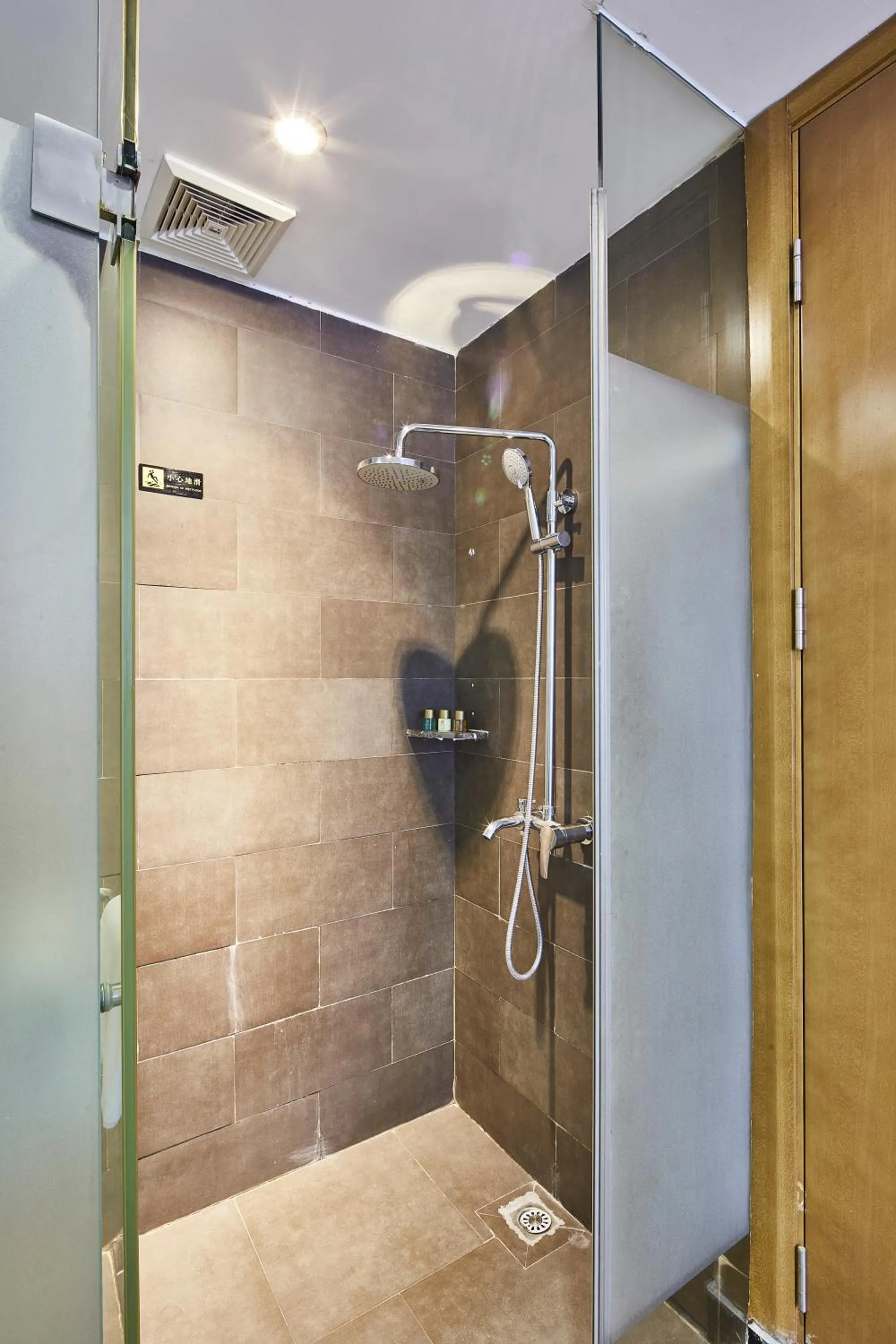 Shower in Insail Hotels Guangzhou XiMenKou Subway Station Branch