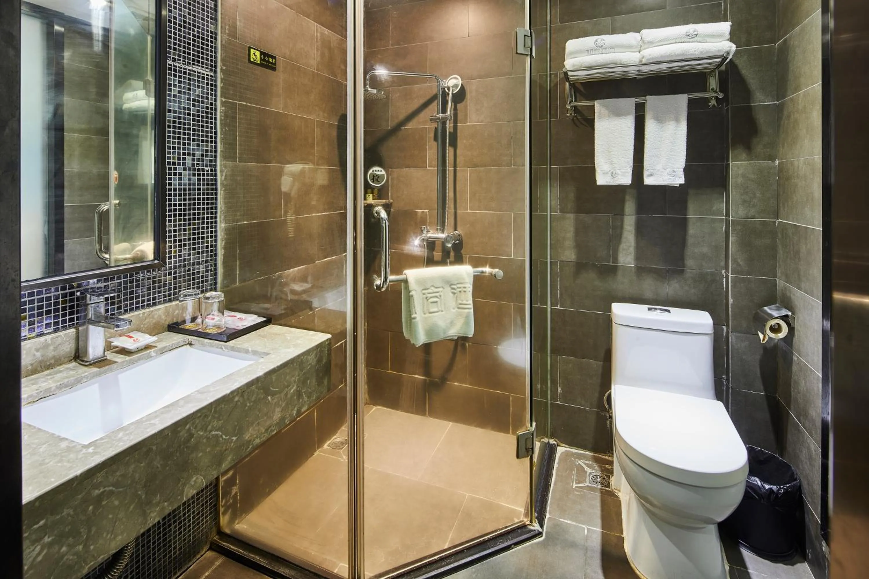 Shower in Insail Hotels Guangzhou XiMenKou Subway Station Branch