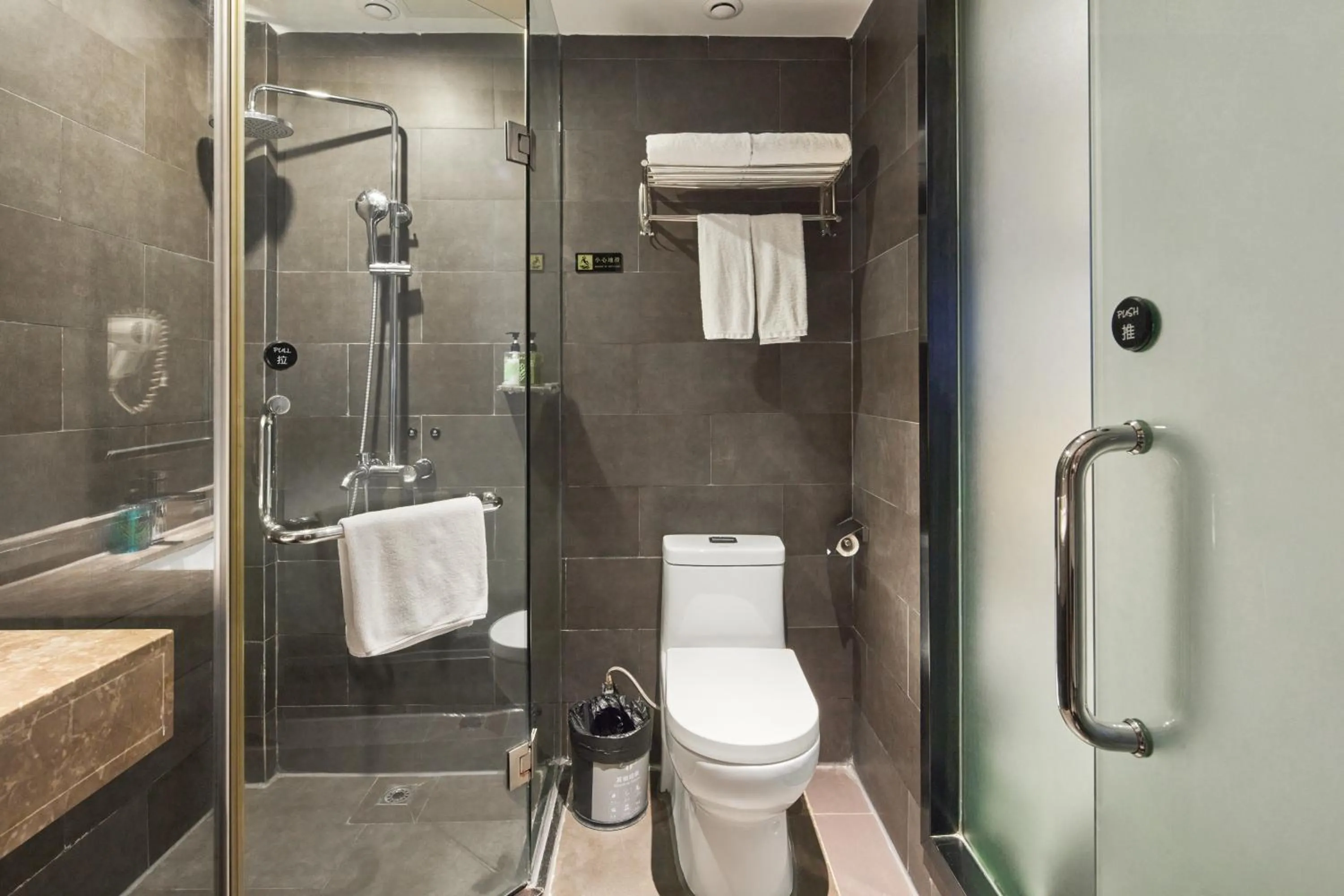 Shower in Insail Hotels Guangzhou XiMenKou Subway Station Branch