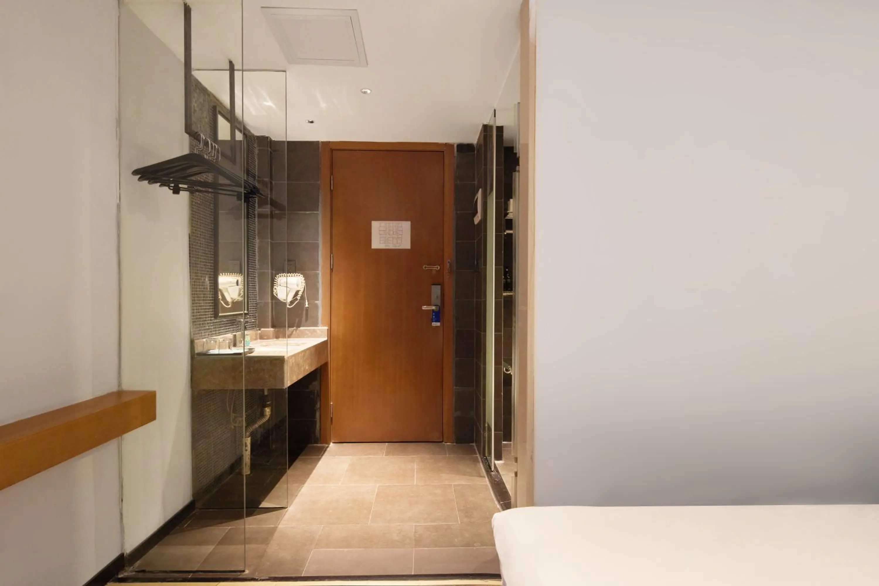 Bathroom, Bed in Insail Hotels Guangzhou XiMenKou Subway Station Branch