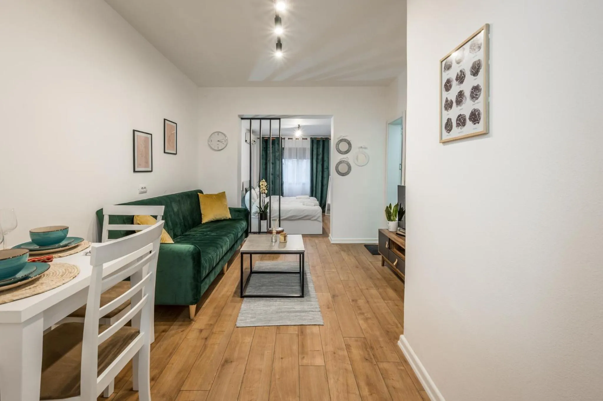 Living room, Bed in Atomium apartments
