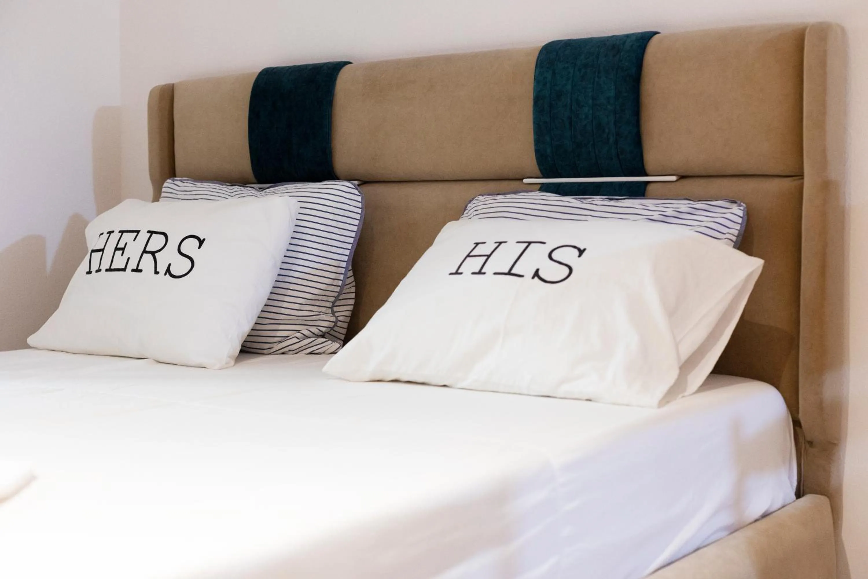 Bed in Atomium apartments