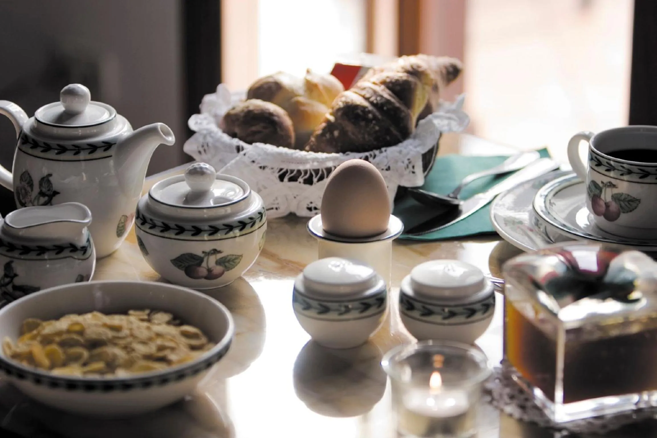 Restaurant/places to eat in Hotel Columbia