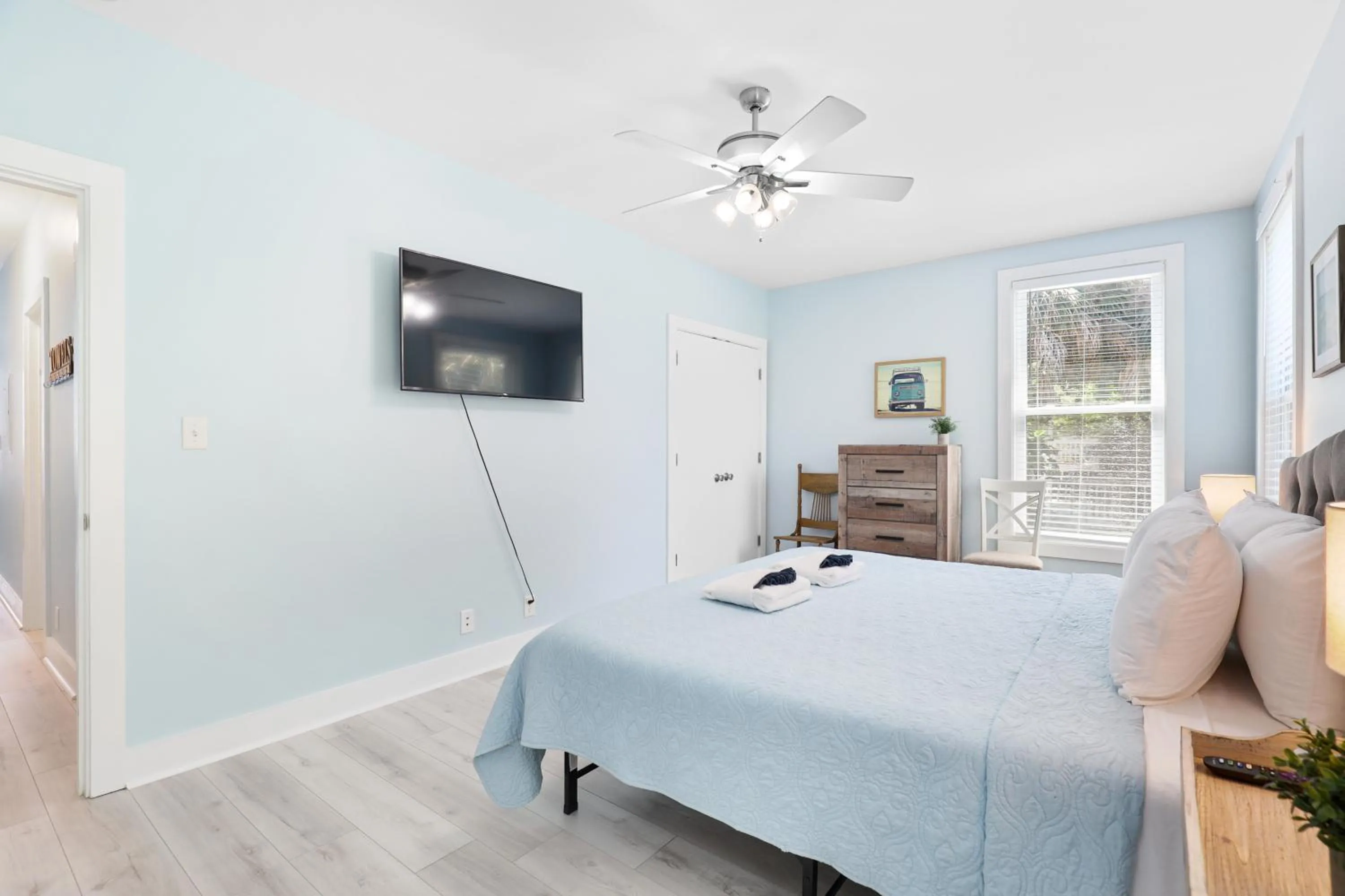 Bed in Salty Shack Unit A Dog Friendly Home Across from the Beach - Central Location