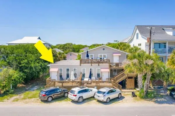 Salty Shack Unit A Dog Friendly Home Across from the Beach - Central Location