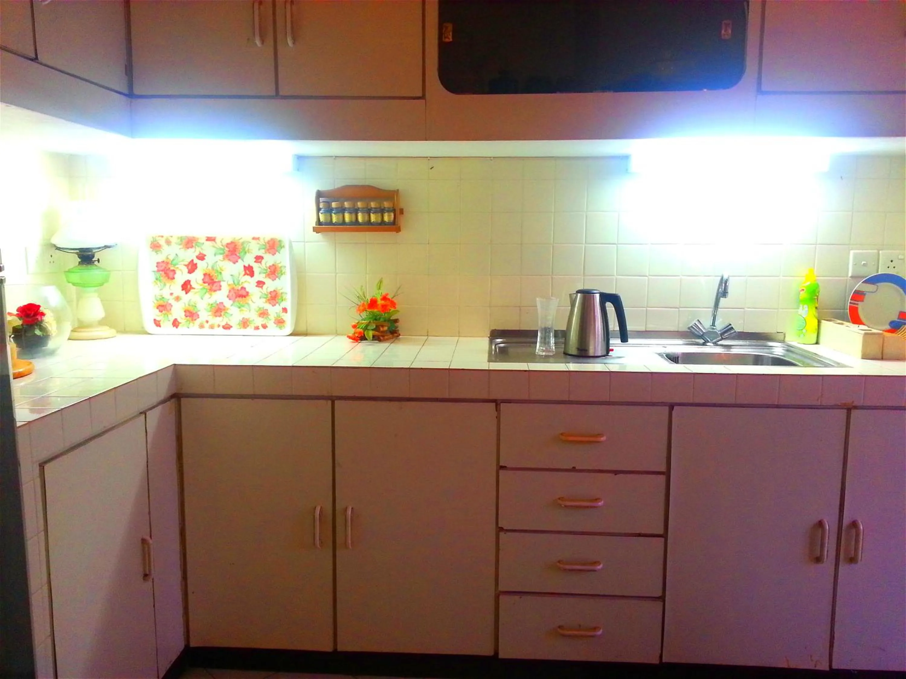 Kitchen or kitchenette in Chaya Villa Guest House