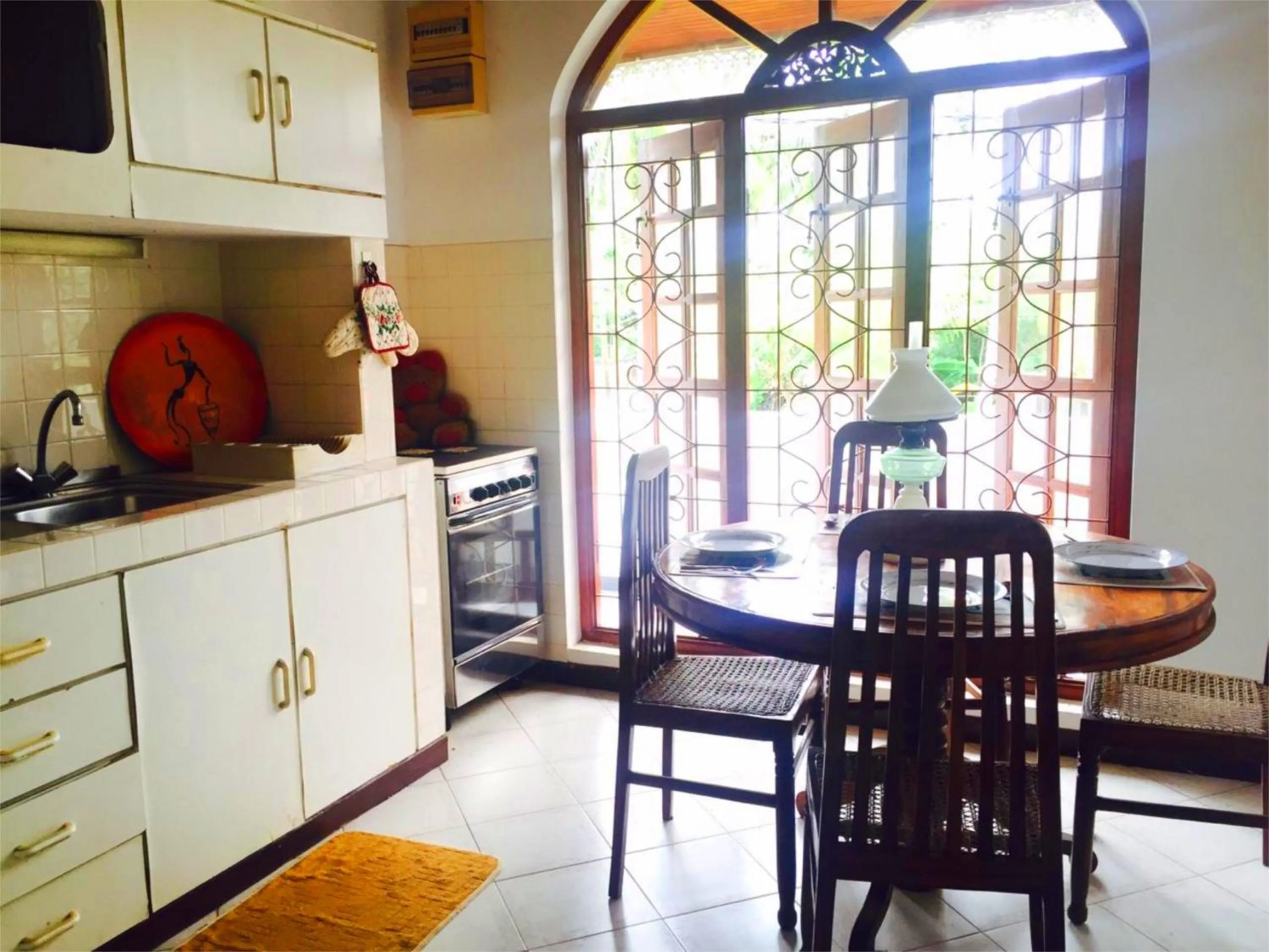 Restaurant/places to eat in Chaya Villa Guest House