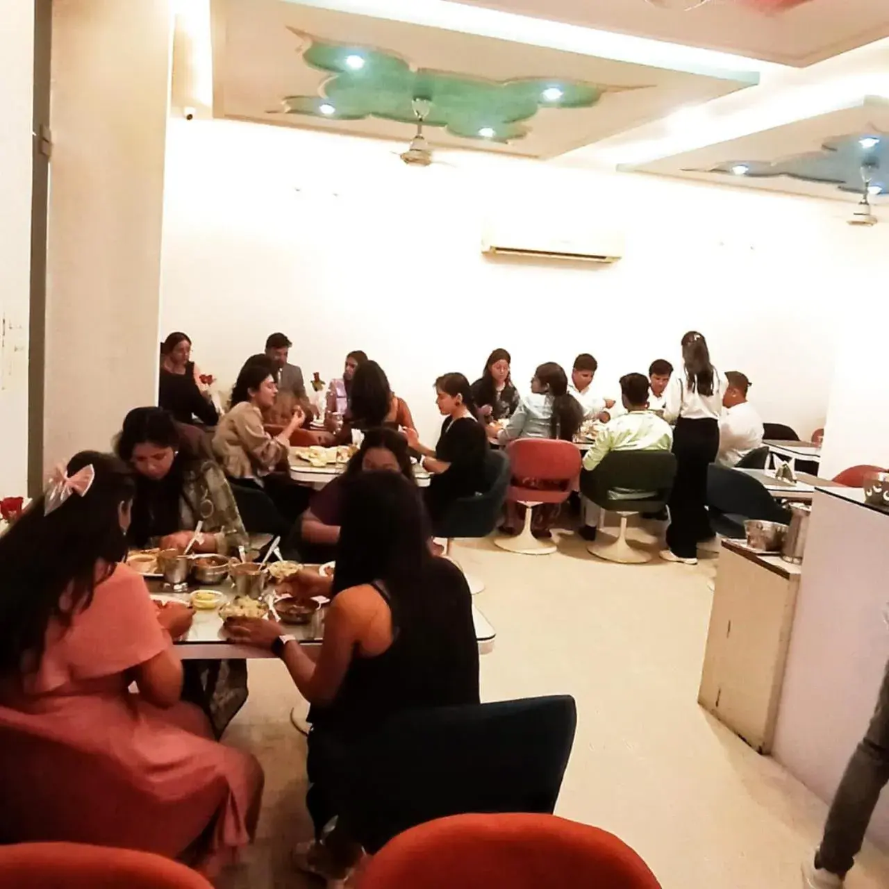 Restaurant/places to eat in Hotel Omni Plaza Restaurant/places to eat in Hotel Omni Plaza