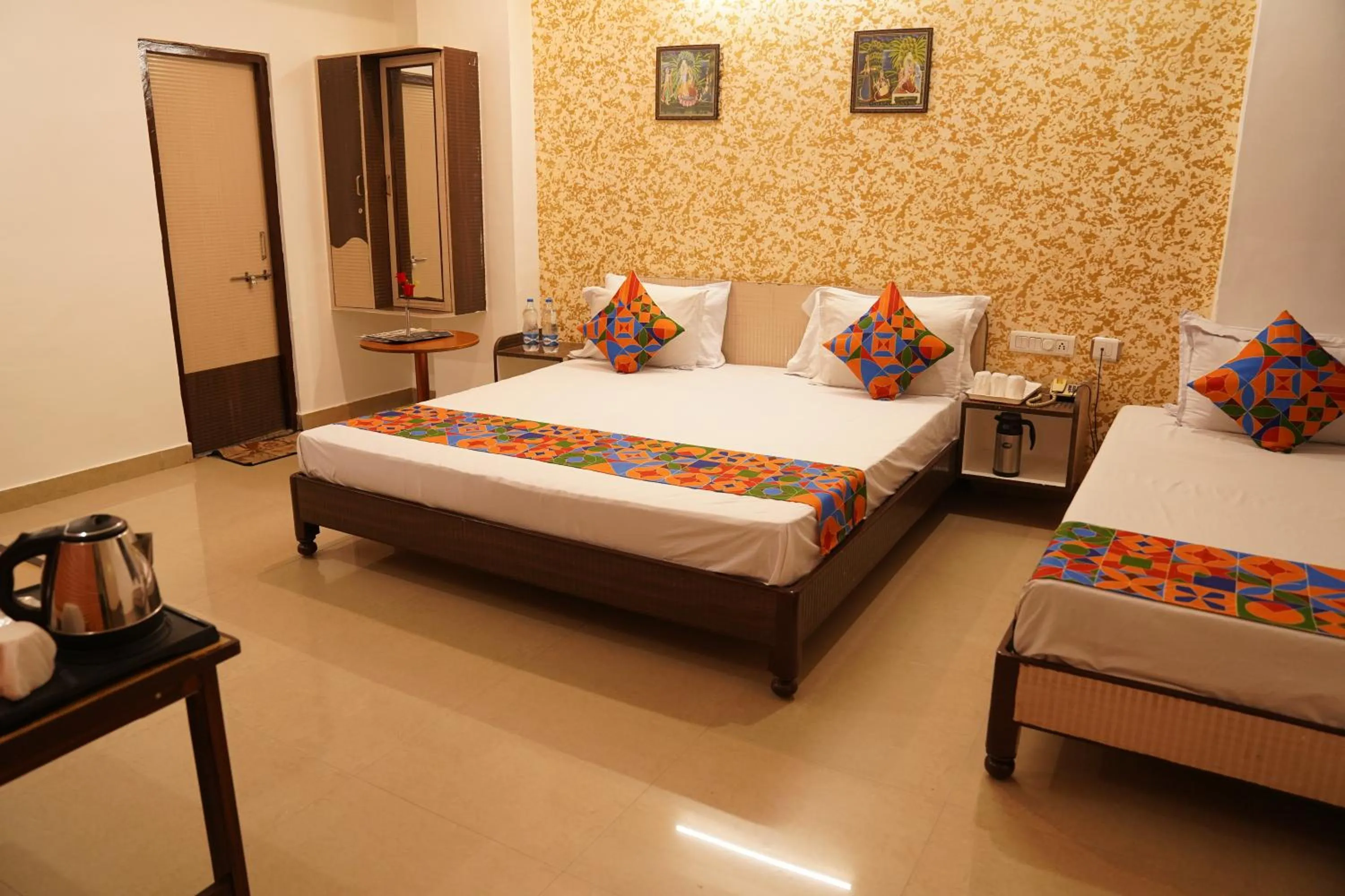 Bed in Hotel Omni Plaza