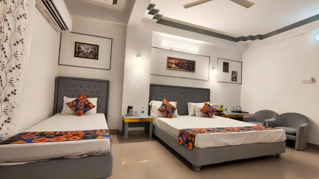 Bedroom, Bed in Hotel Omni Plaza