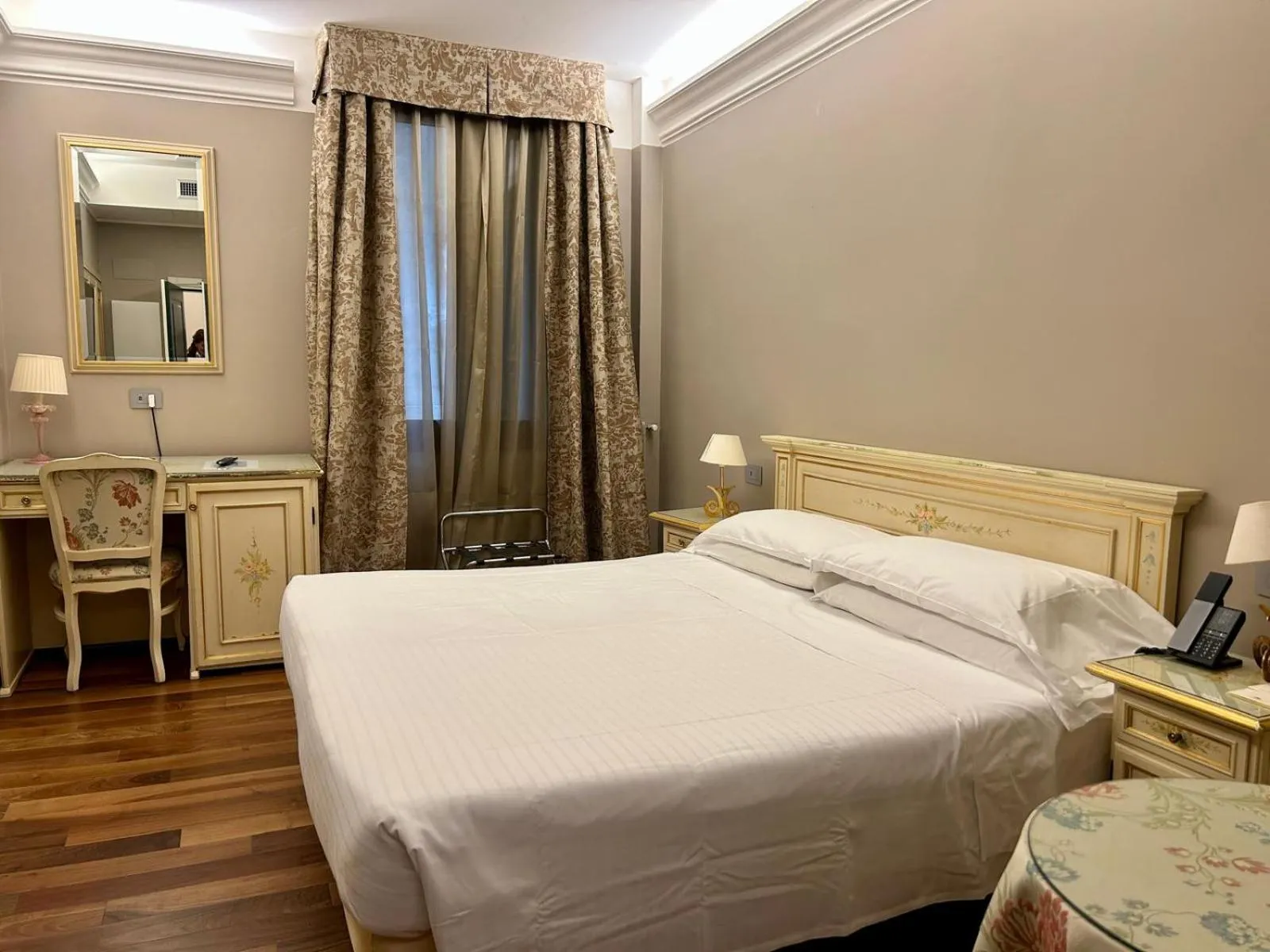 Bed in Albergo Cavalletto & Doge Orseolo