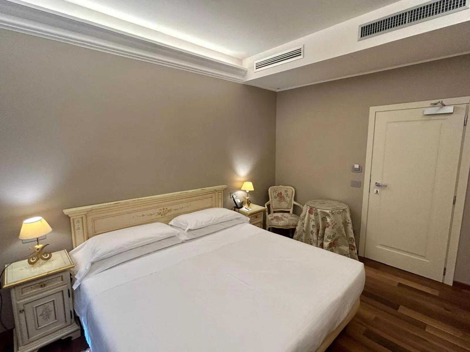 Bed in Albergo Cavalletto & Doge Orseolo