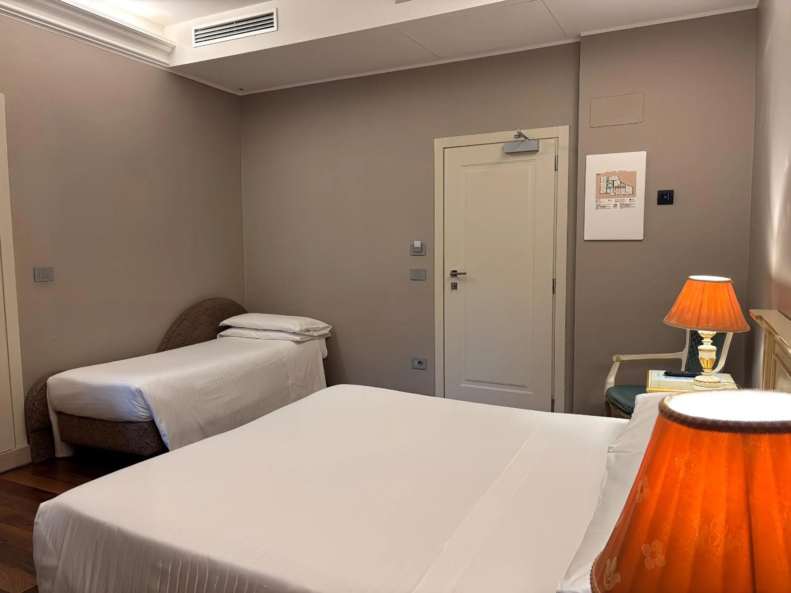 Bed in Albergo Cavalletto & Doge Orseolo