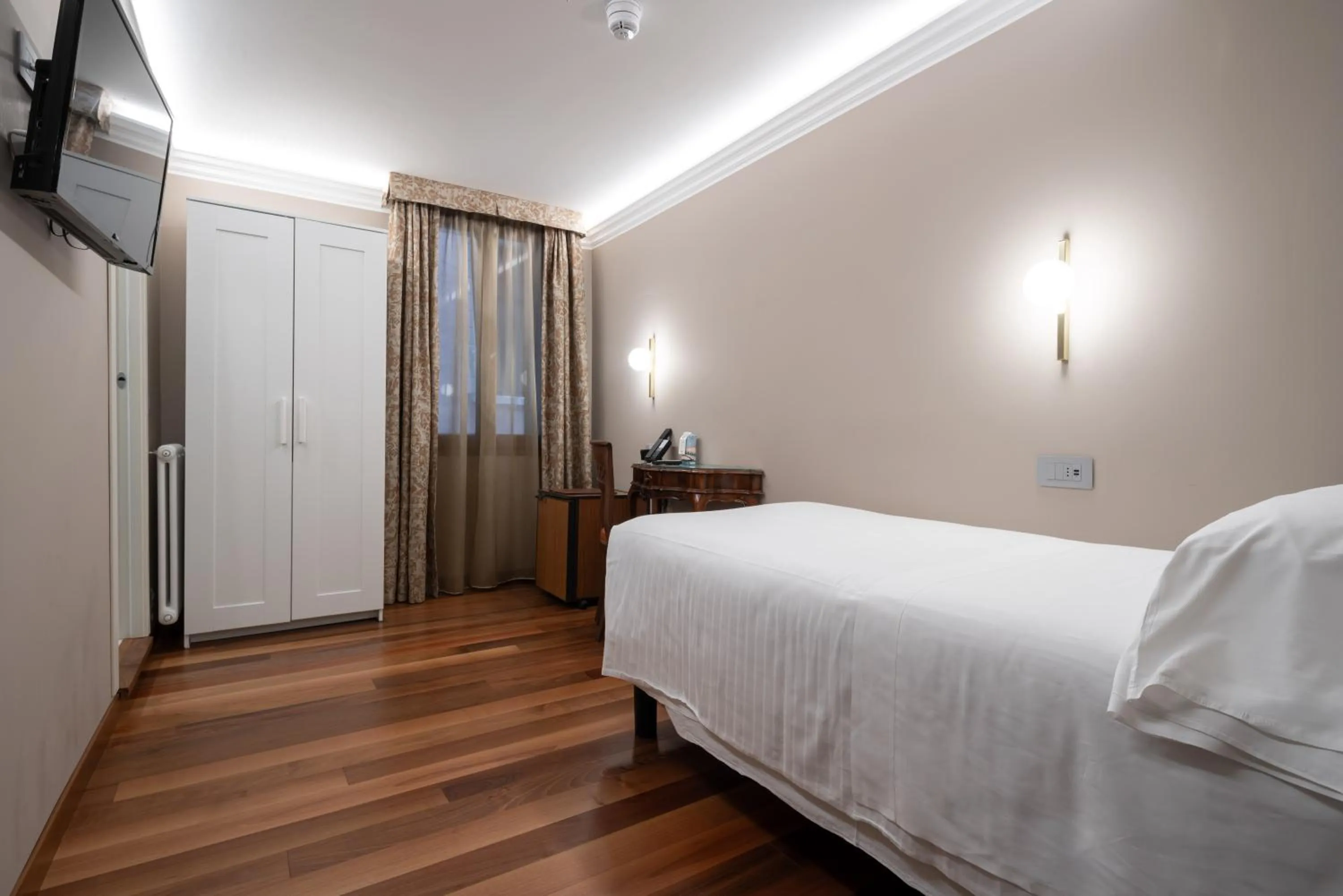 Bed in Albergo Cavalletto & Doge Orseolo