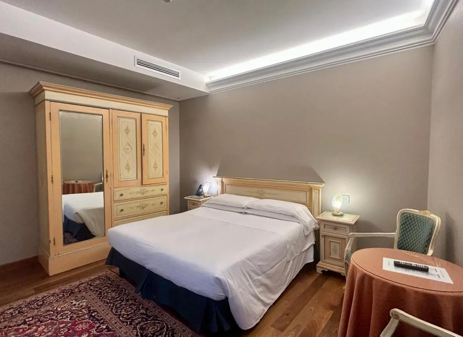 Bed in Albergo Cavalletto & Doge Orseolo Bed in Albergo Cavalletto & Doge Orseolo