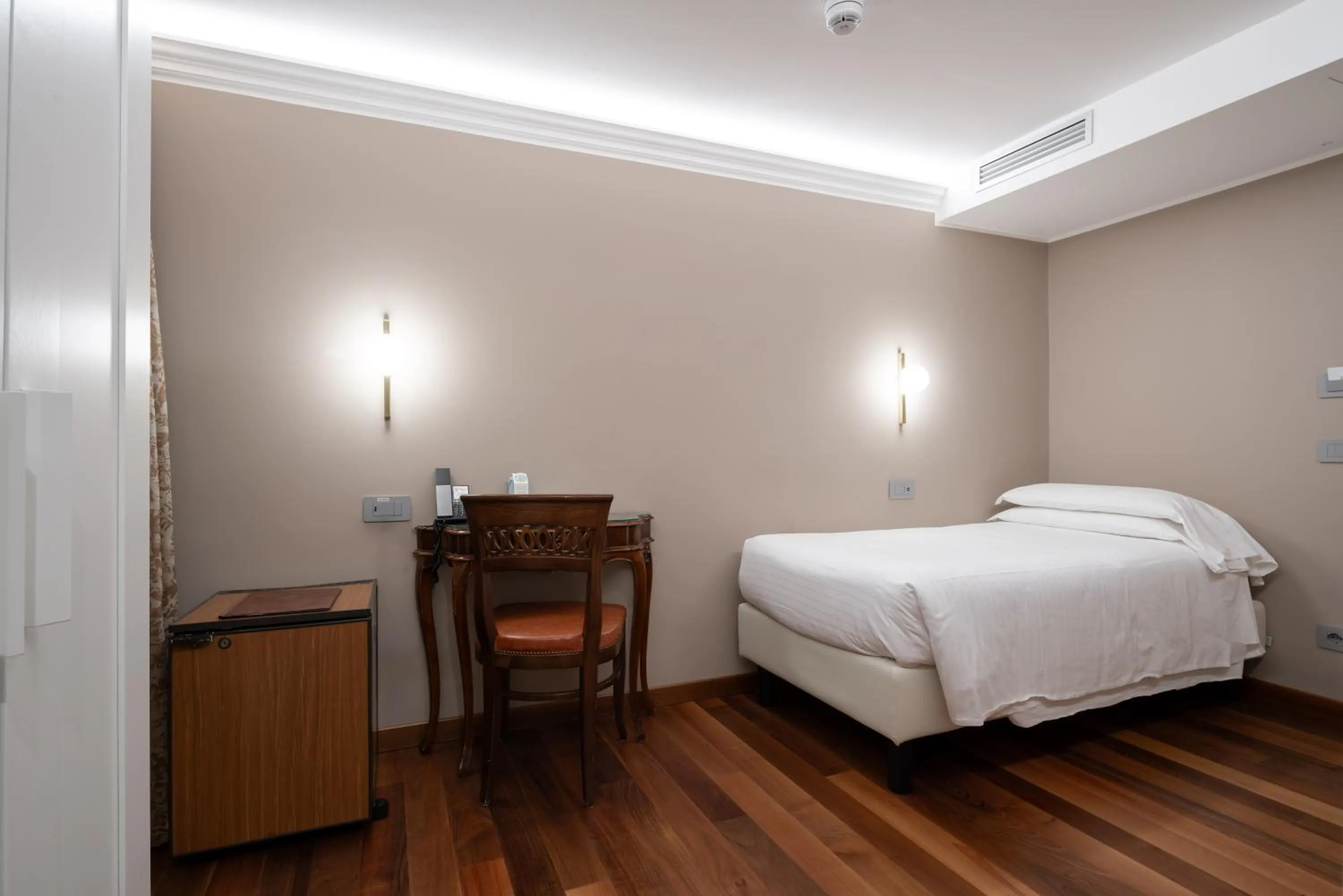 Bed in Albergo Cavalletto & Doge Orseolo