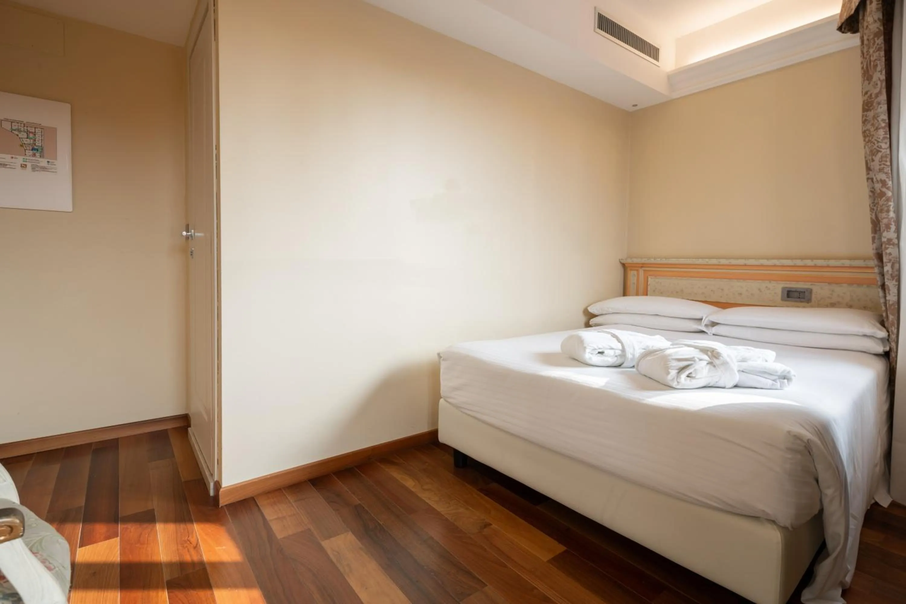 Bed in Albergo Cavalletto & Doge Orseolo