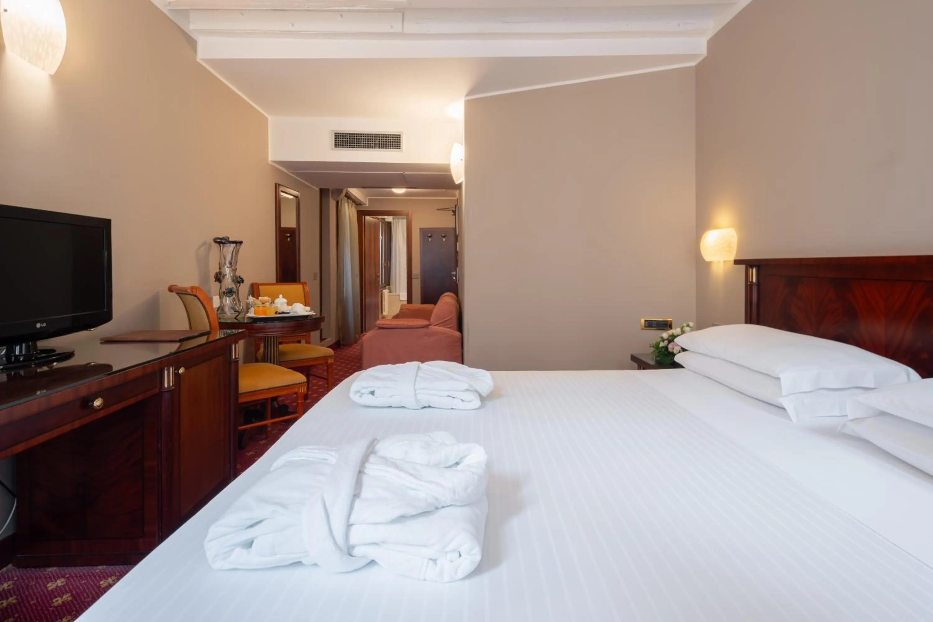 Bed in Albergo Cavalletto & Doge Orseolo