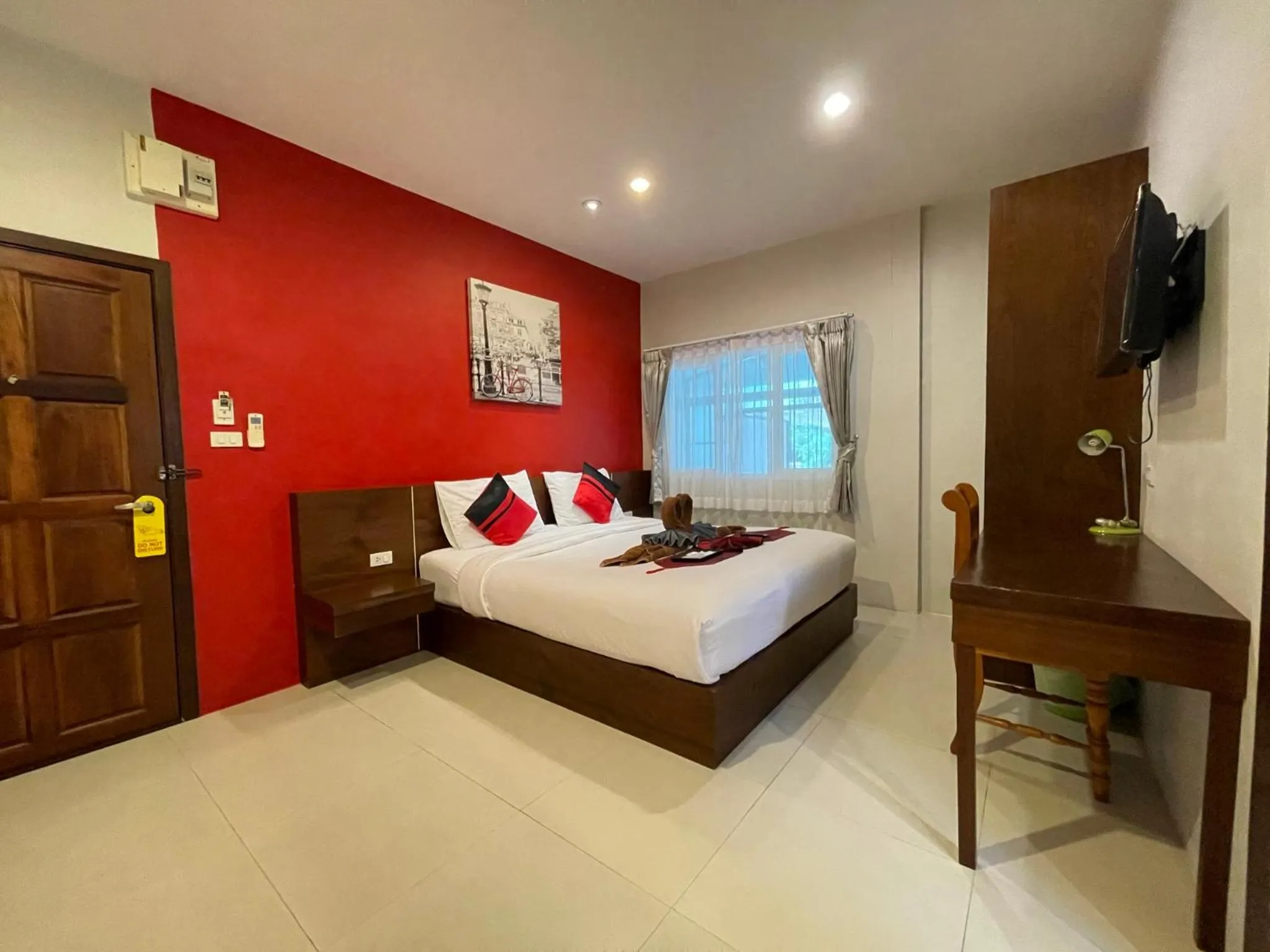 Photo of the whole room in Good 9 at Home