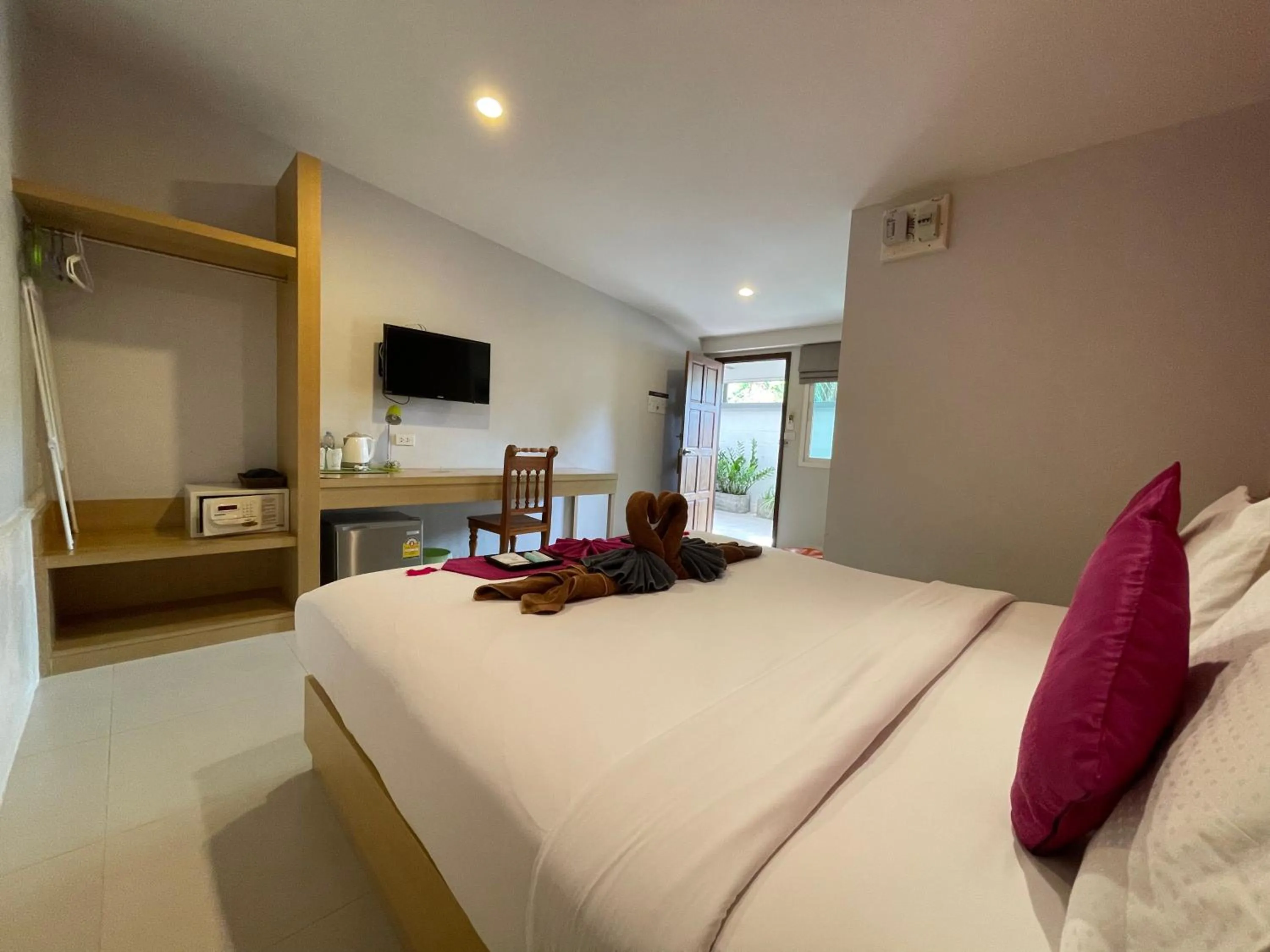 Photo of the whole room in Good 9 at Home