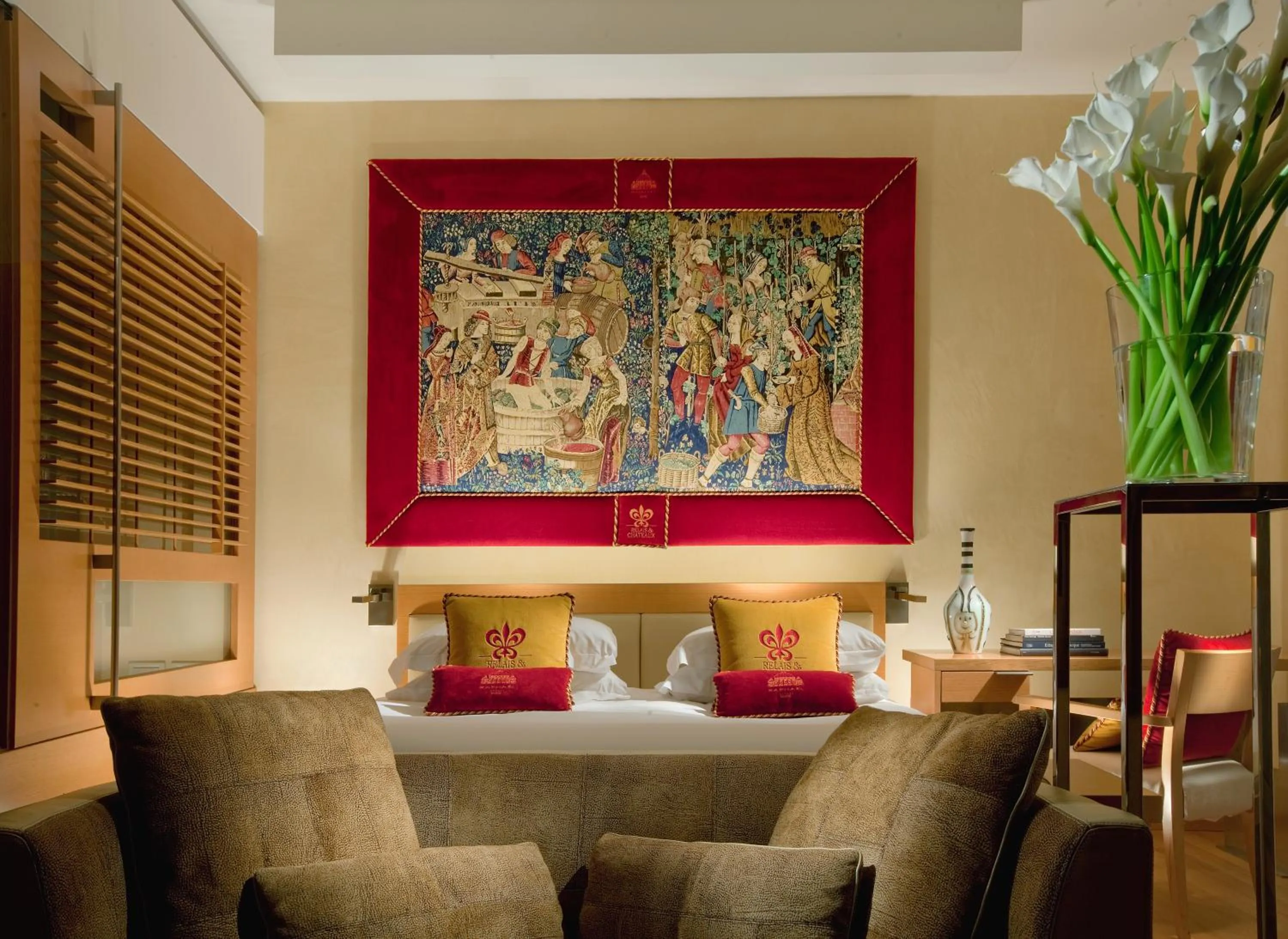 Bed in Hotel Raphaël - Relais & Châteaux