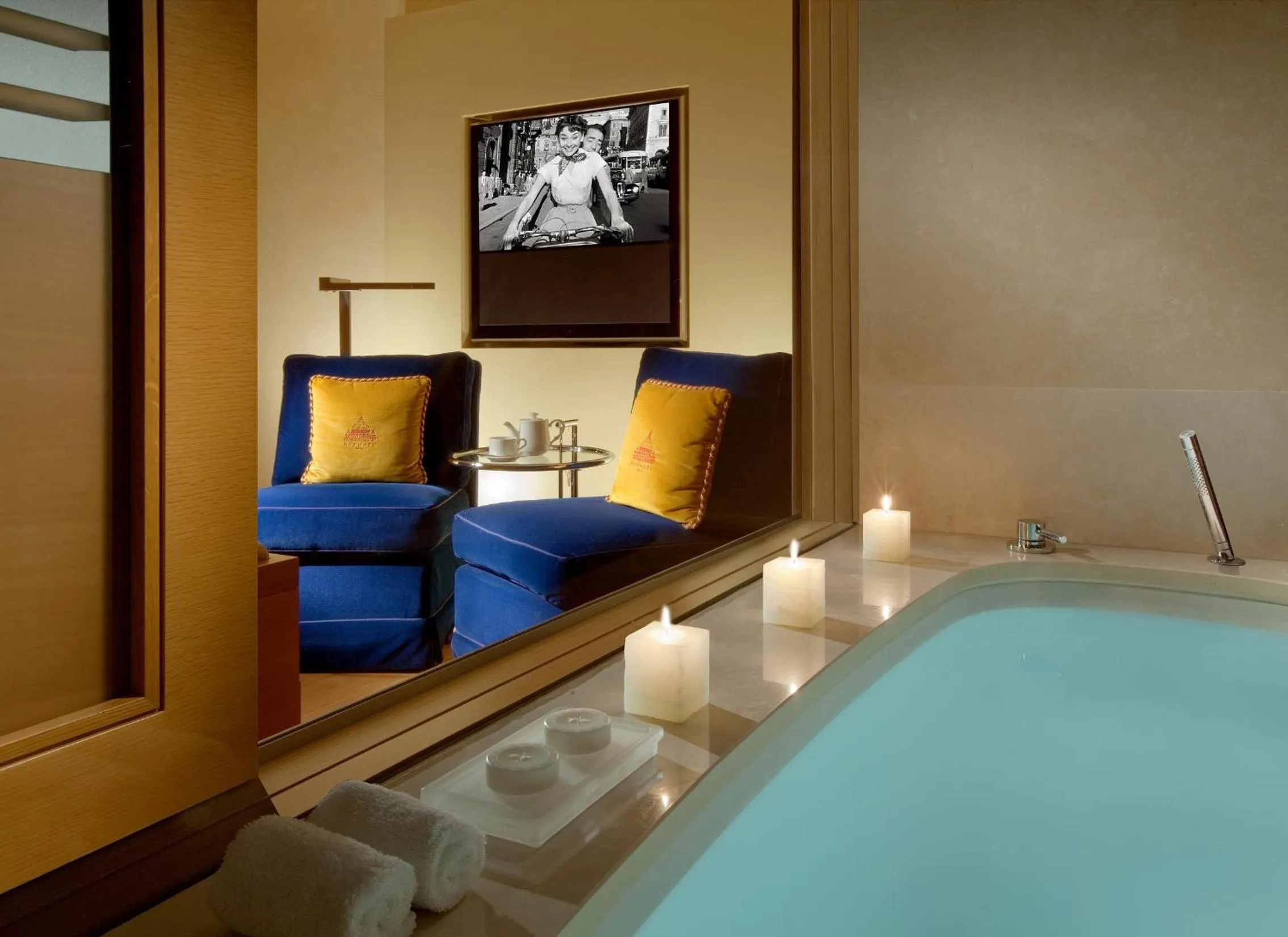 Bathroom in Hotel Raphaël - Relais & Châteaux