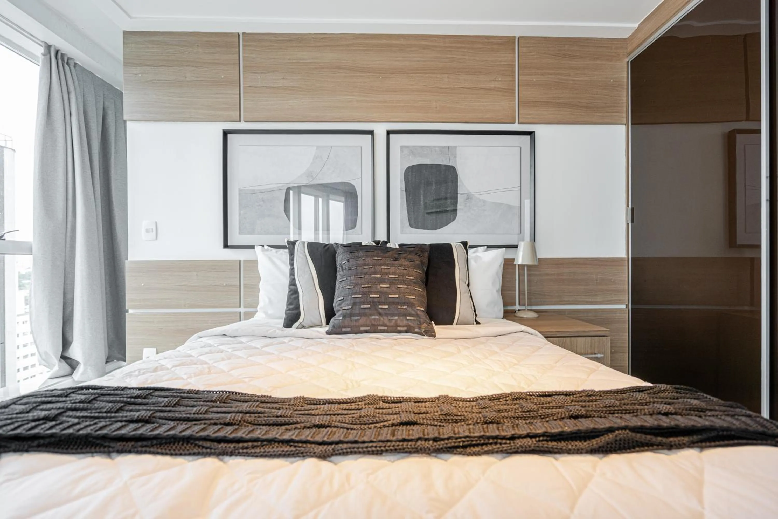 Bed in Charlie NYC Berrini