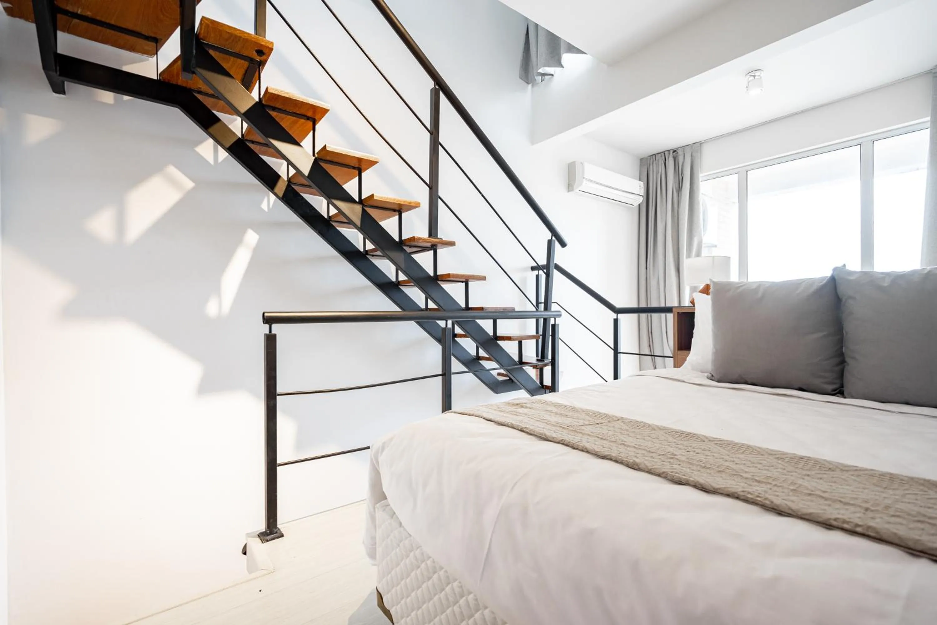 Bed in Charlie NYC Berrini