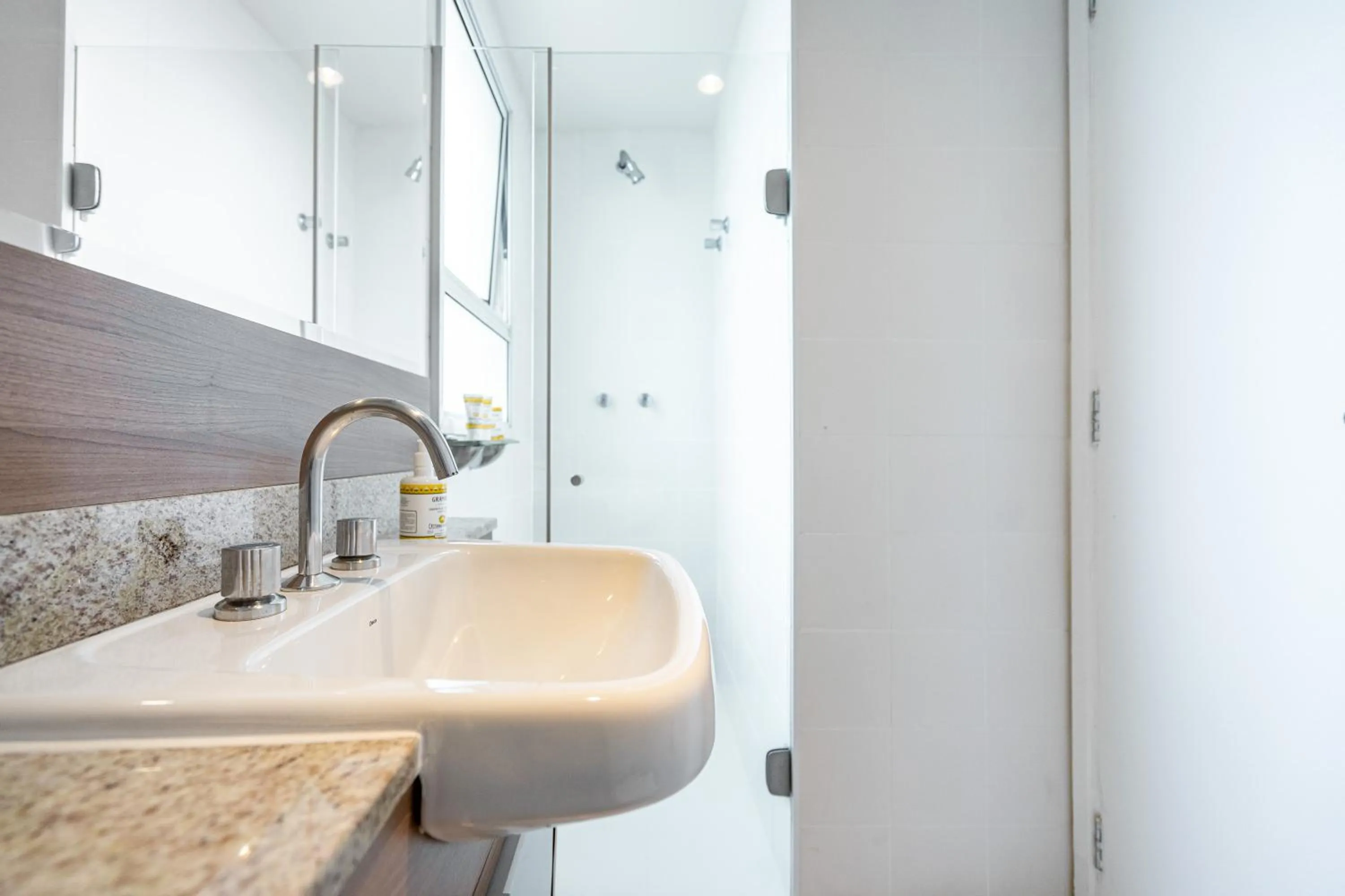 Shower in Charlie NYC Berrini