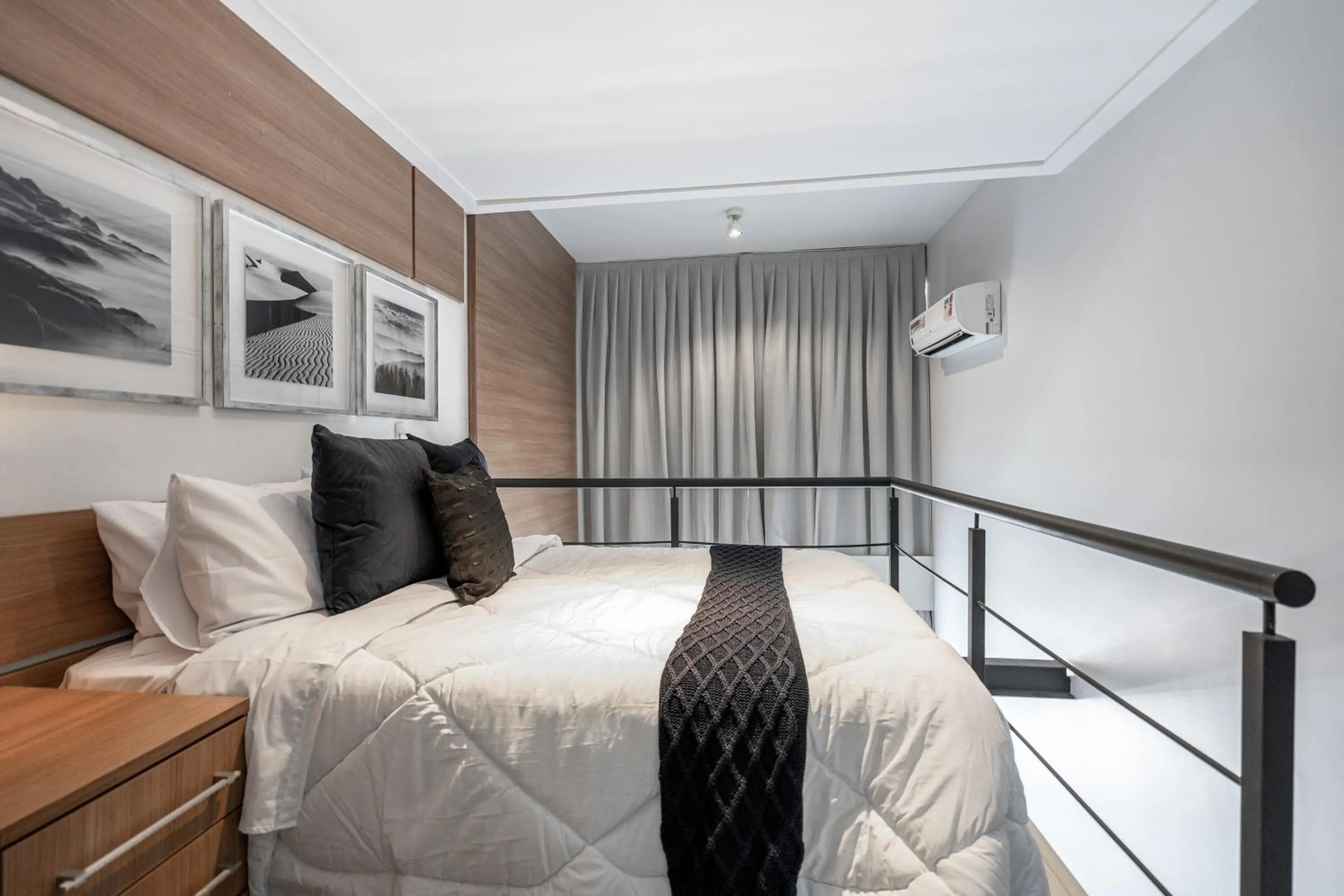 Bed in Charlie NYC Berrini