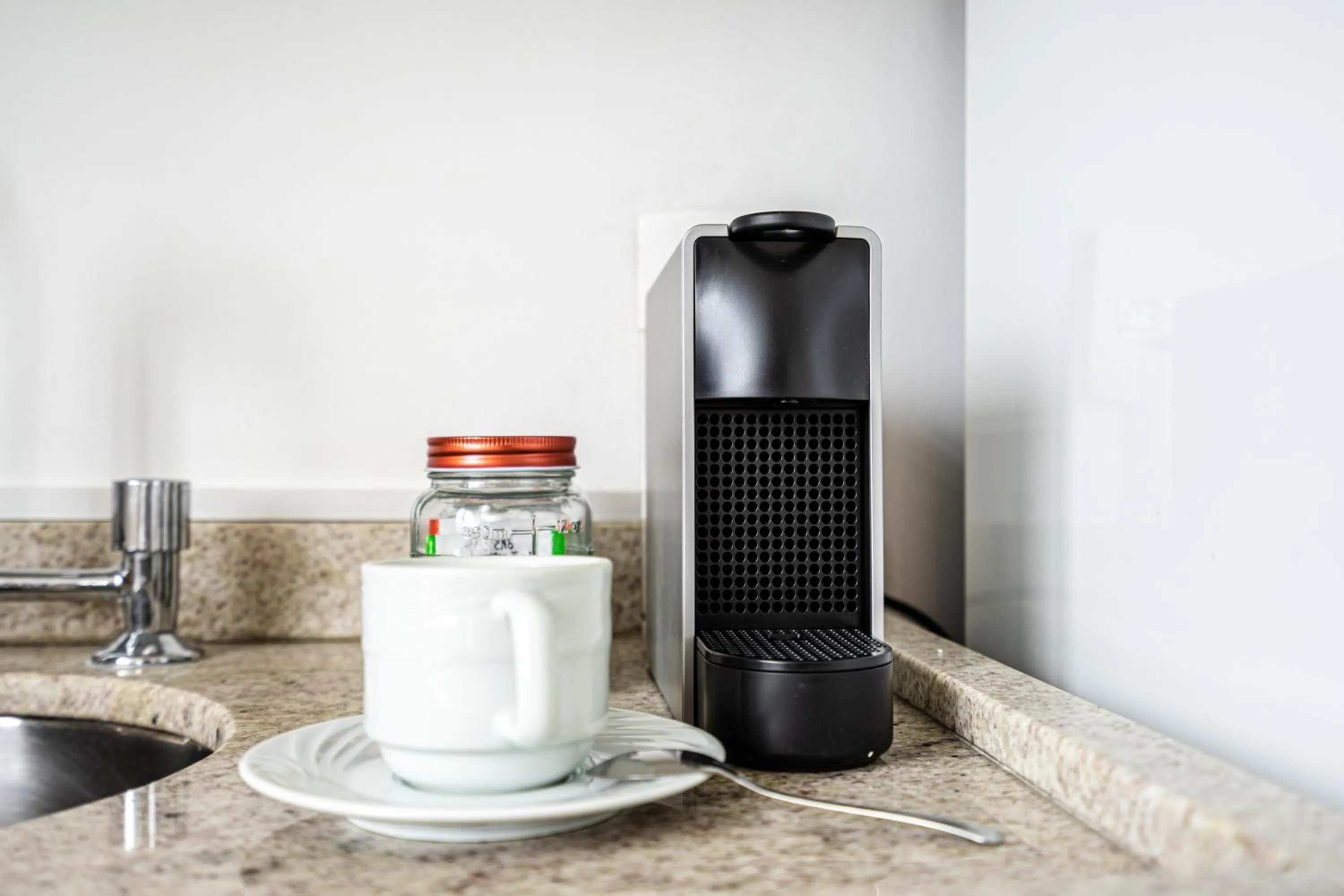 Coffee/tea facilities in Charlie NYC Berrini