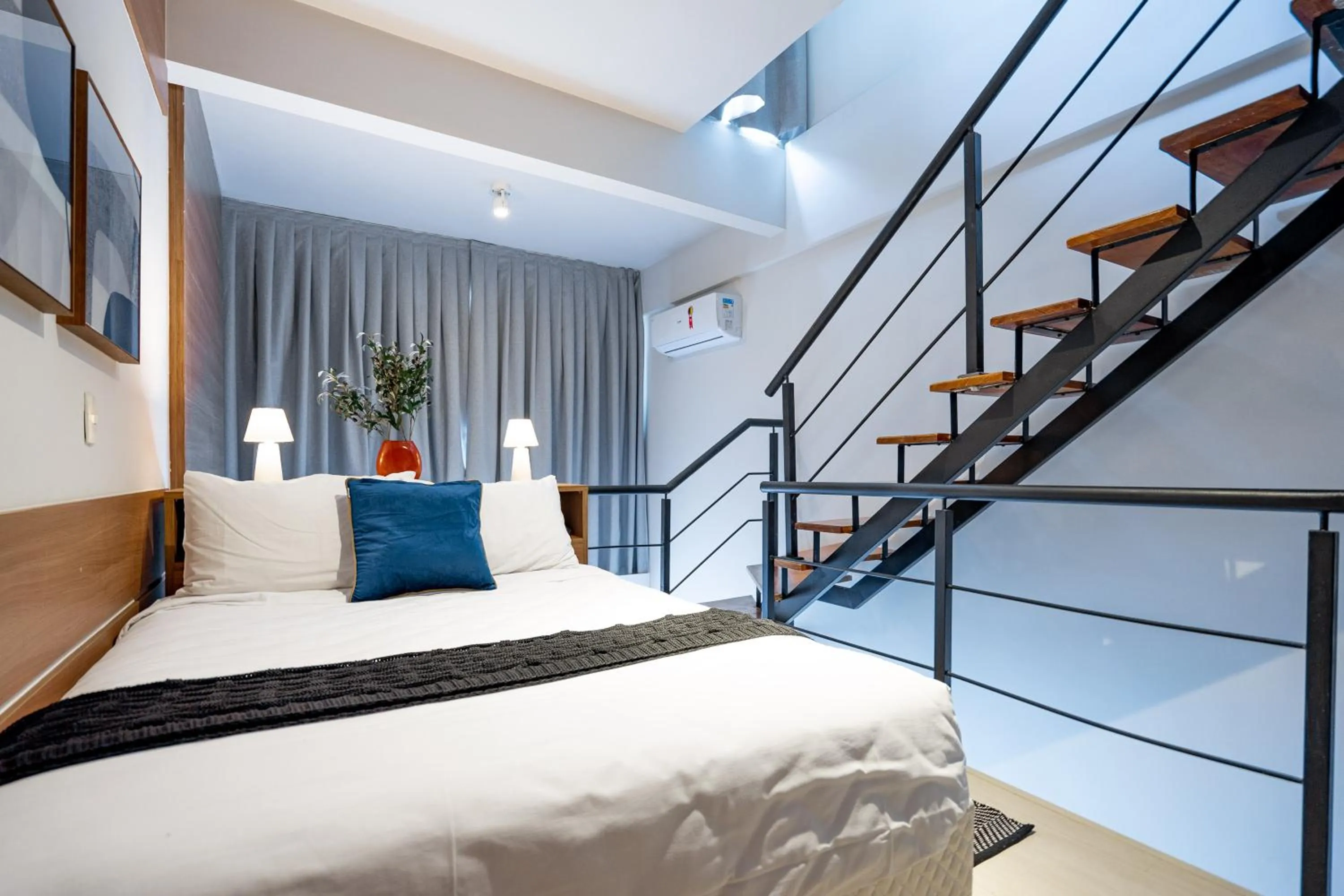 Bed in Charlie NYC Berrini